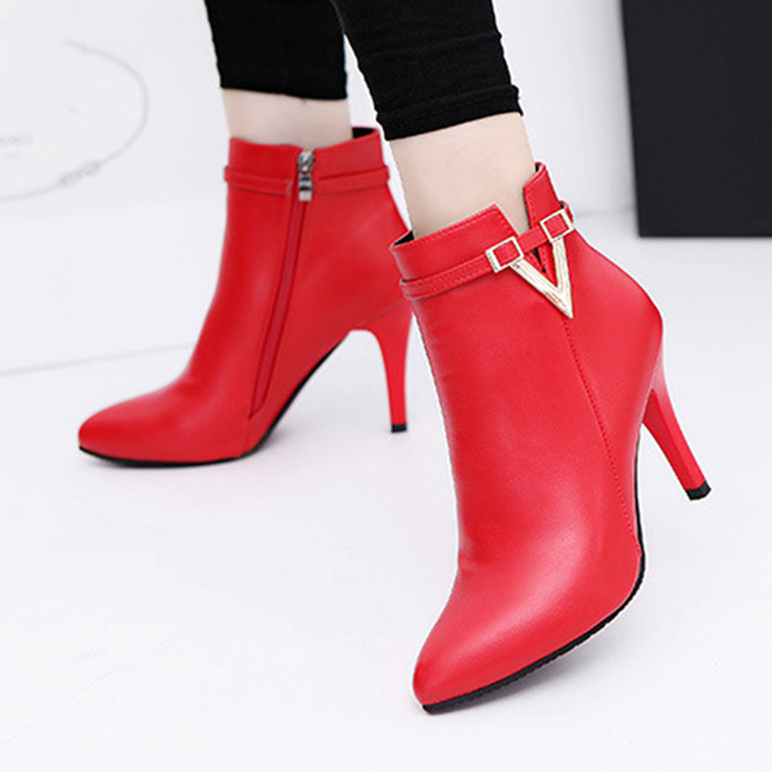 STYLEBLOCK V-cut side zipper pin heel short boots