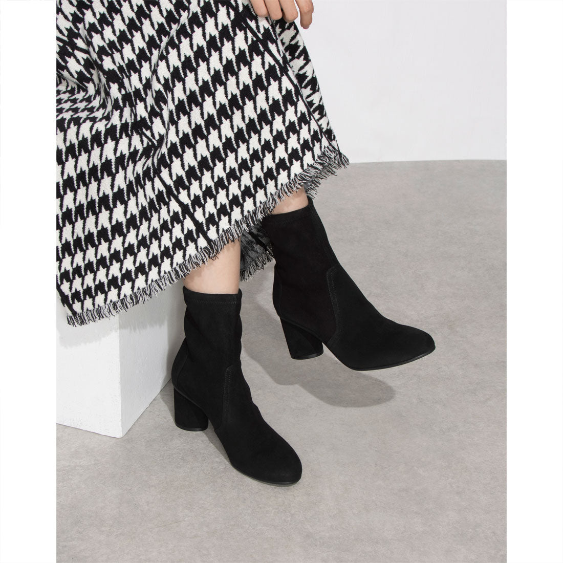 スチュアート ワイツマン STUART WEITZMAN ラウンドトゥスエードミッド 