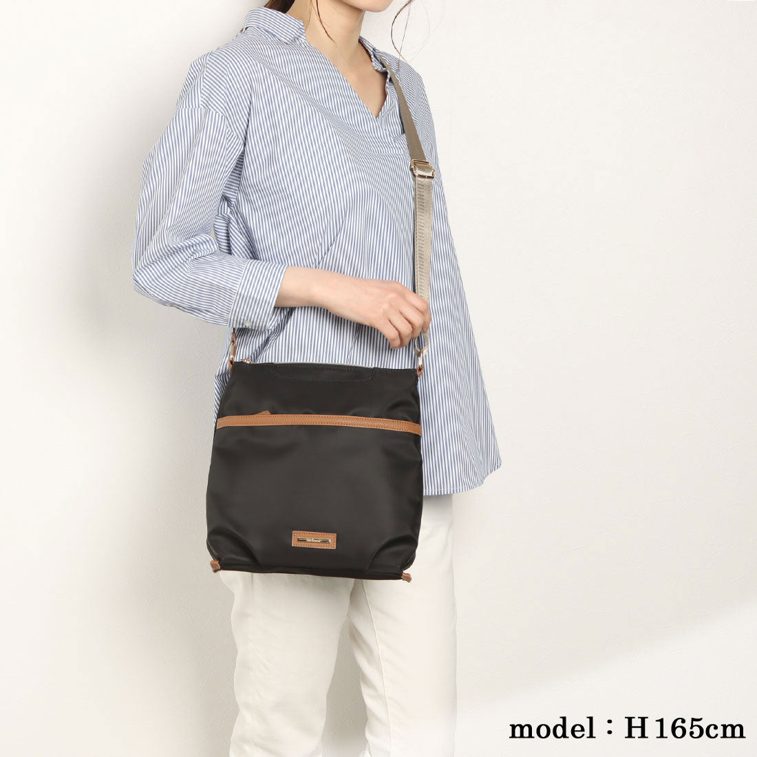 TabiKomono TB Water-repellent Vertical Shoulder Bag