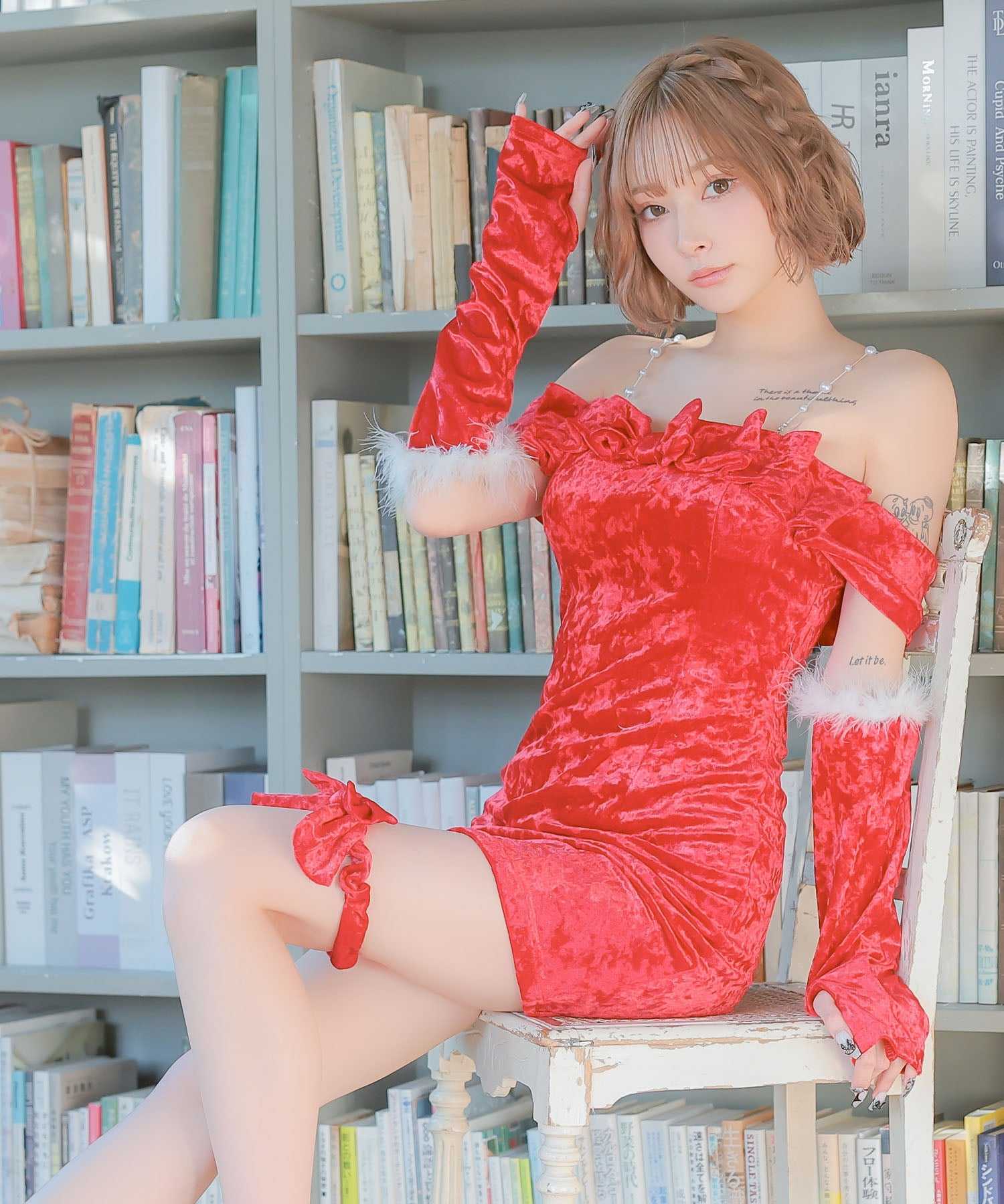 ティカ Tika サンタコス 4点set パールキャミデコルテリボンオフショルガーリーツインタイトベロアサンタコスプレドレス [ストラップ+ワンピース+シュシュリボン+グローブ]