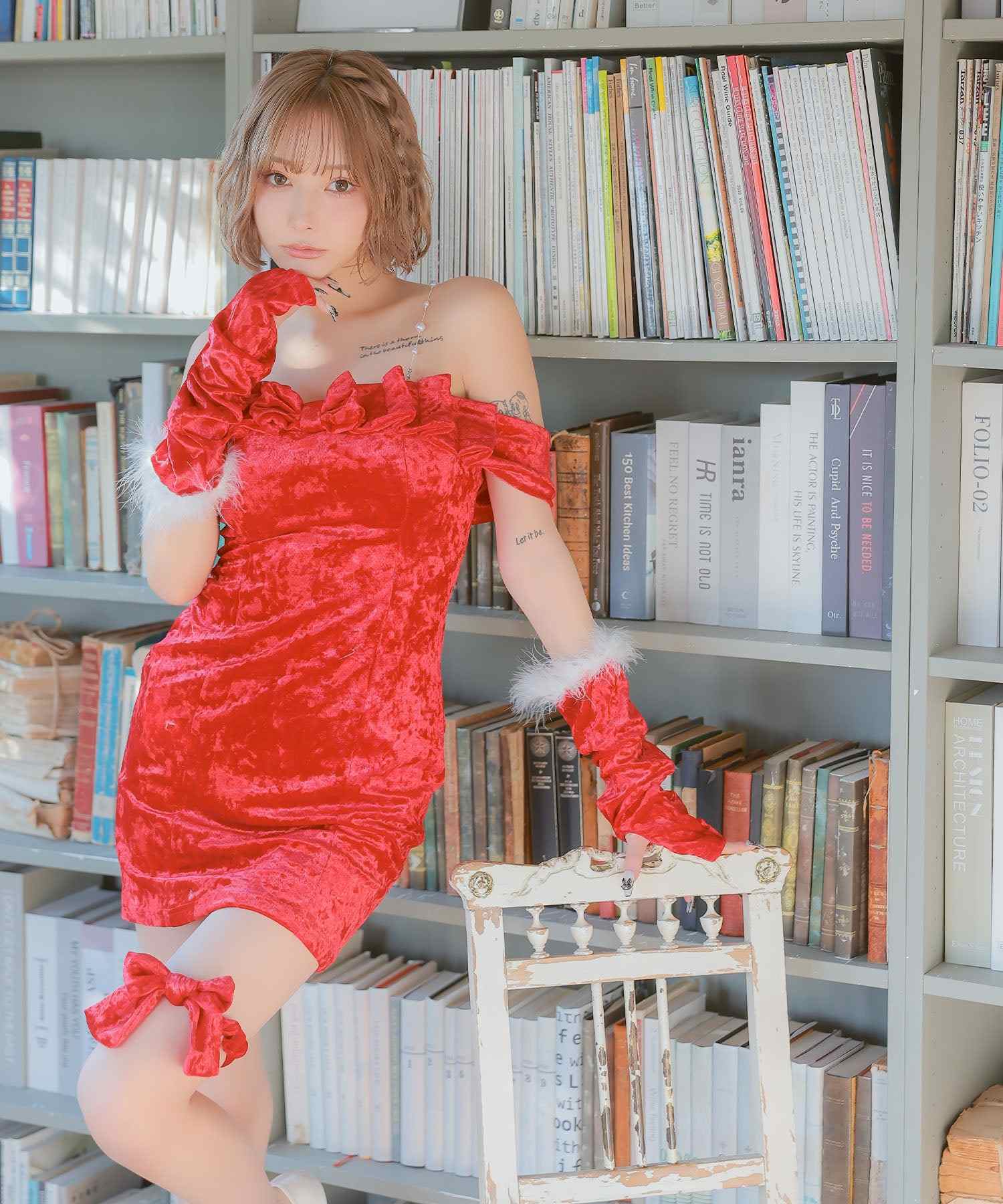 ティカ Tika サンタコス 4点set パールキャミデコルテリボンオフショルガーリーツインタイトベロアサンタコスプレドレス [ストラップ+ワンピース+シュシュリボン+グローブ]