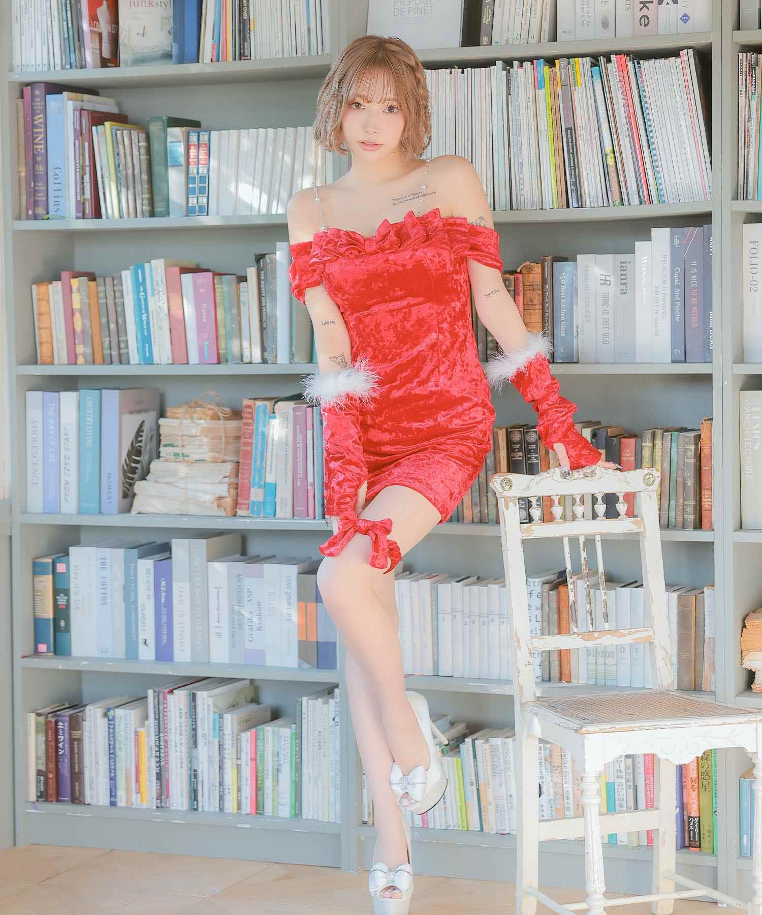 ティカ Tika サンタコス 4点set パールキャミデコルテリボンオフショルガーリーツインタイトベロアサンタコスプレドレス [ストラップ+ワンピース+シュシュリボン+グローブ]