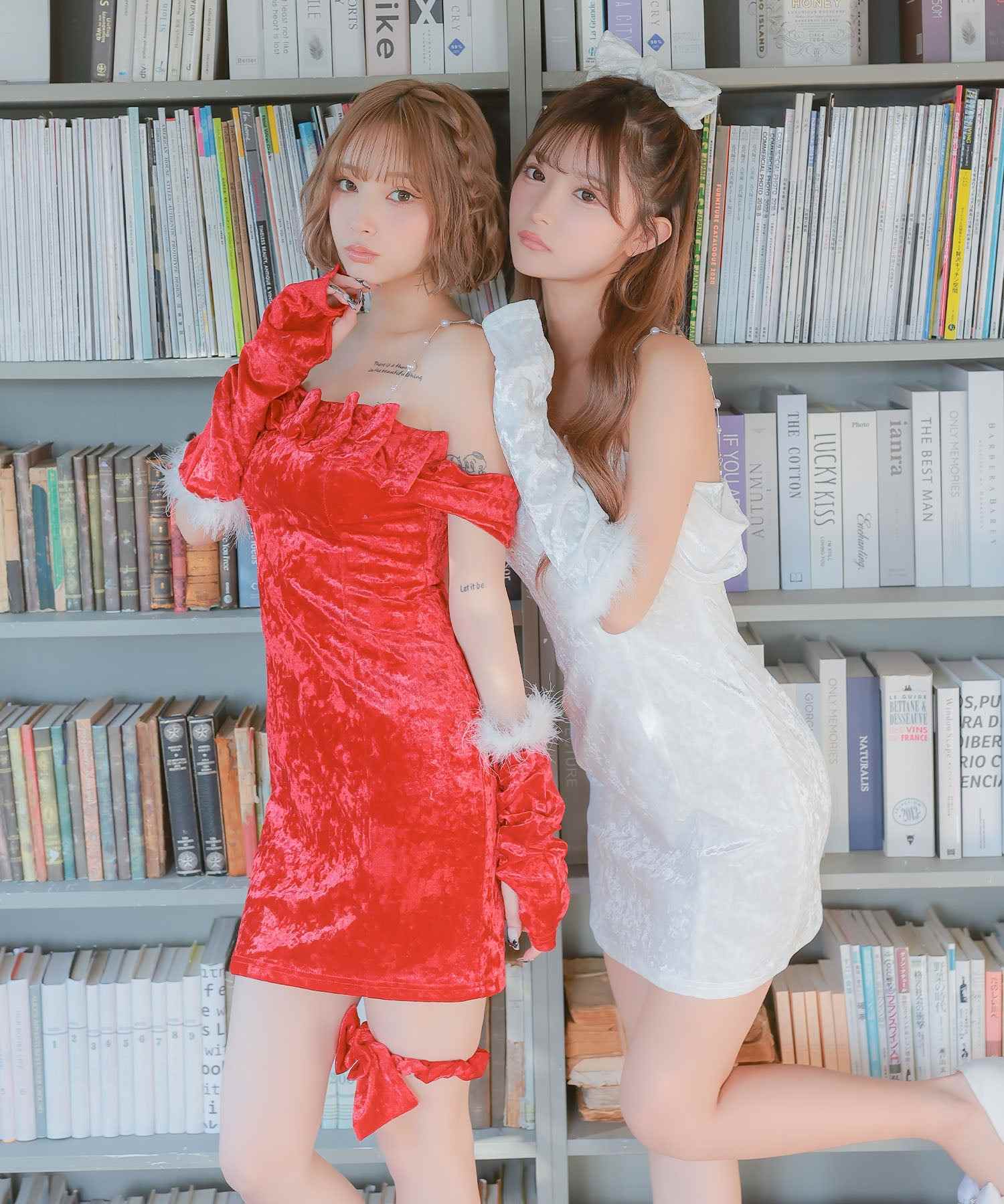 ティカ Tika サンタコス 4点set パールキャミデコルテリボンオフショルガーリーツインタイトベロアサンタコスプレドレス [ストラップ+ワンピース+シュシュリボン+グローブ]