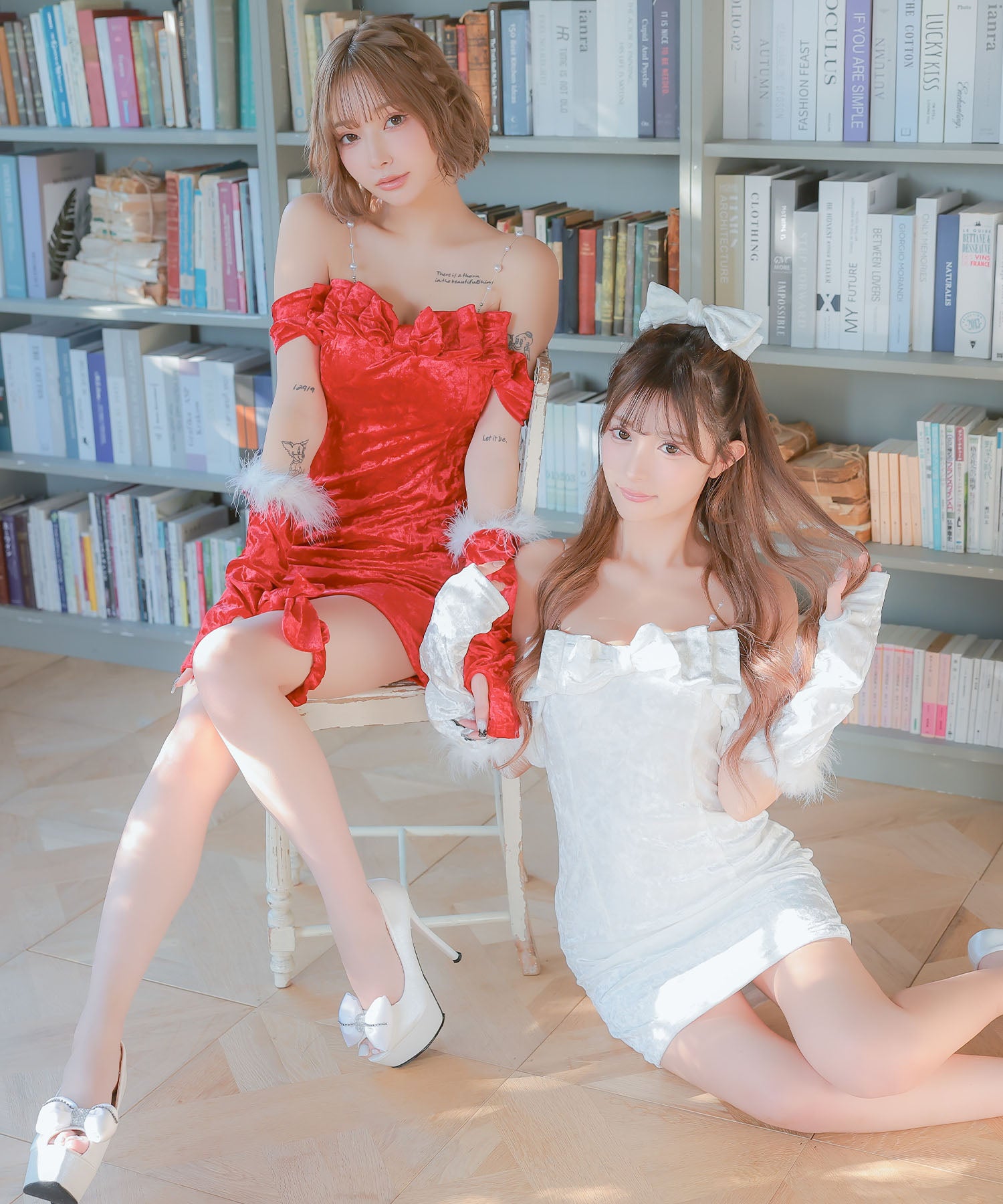 ティカ Tika サンタコス 4点set パールキャミデコルテリボンオフショルガーリーツインタイトベロアサンタコスプレドレス [ストラップ+ワンピース+シュシュリボン+グローブ]