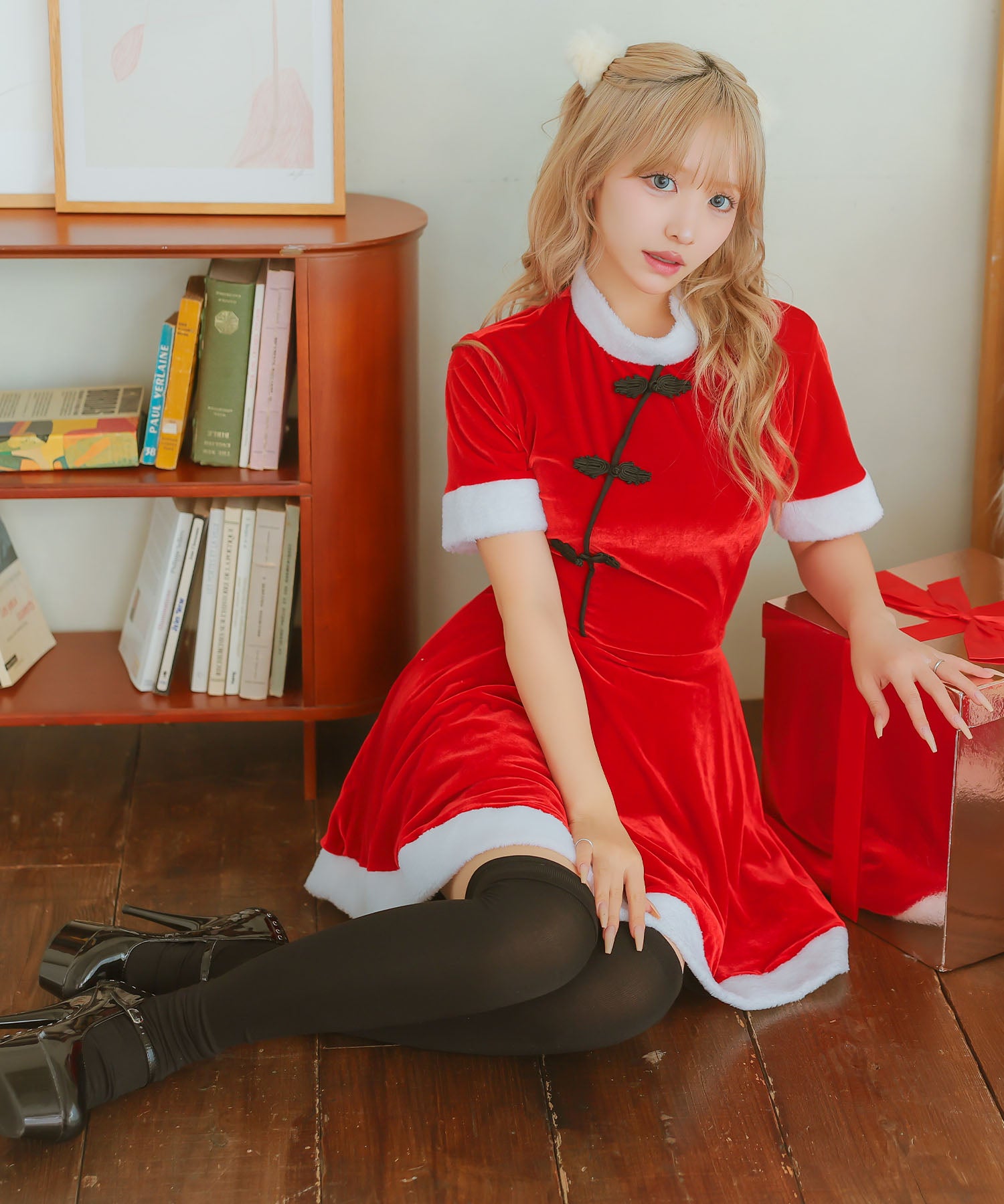 ティカ Tika サンタコス 2点set チャイナデザインフレアスカートガーリーサンタツインコスプレ [ワンピース＋ポンポン]