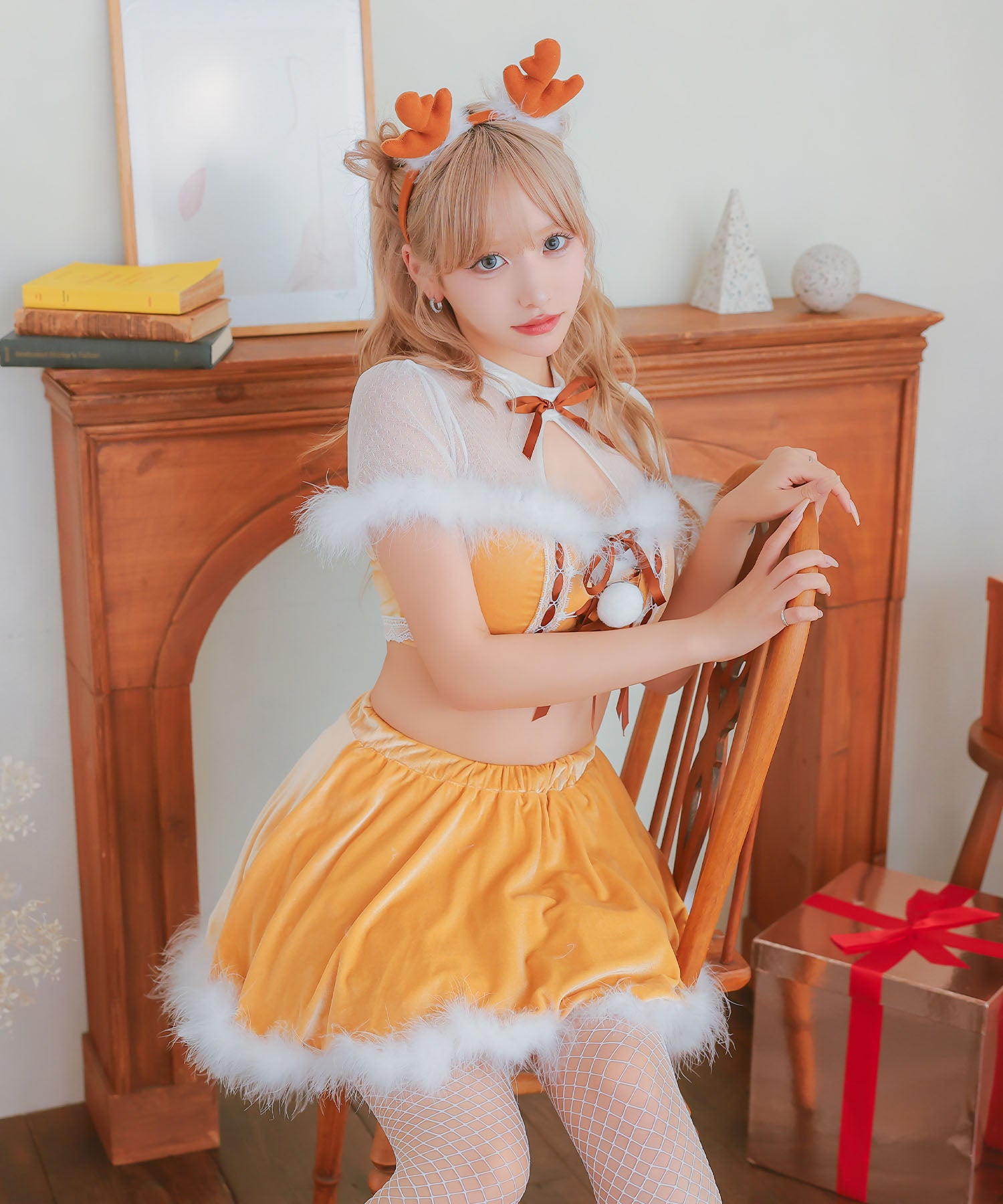 ティカ Tika サンタコス 4点set シアー切り替えレースアップリボンへそ出しセパレートフレアスカートふわふわフェザートナカイアニマルサンタコスプレ