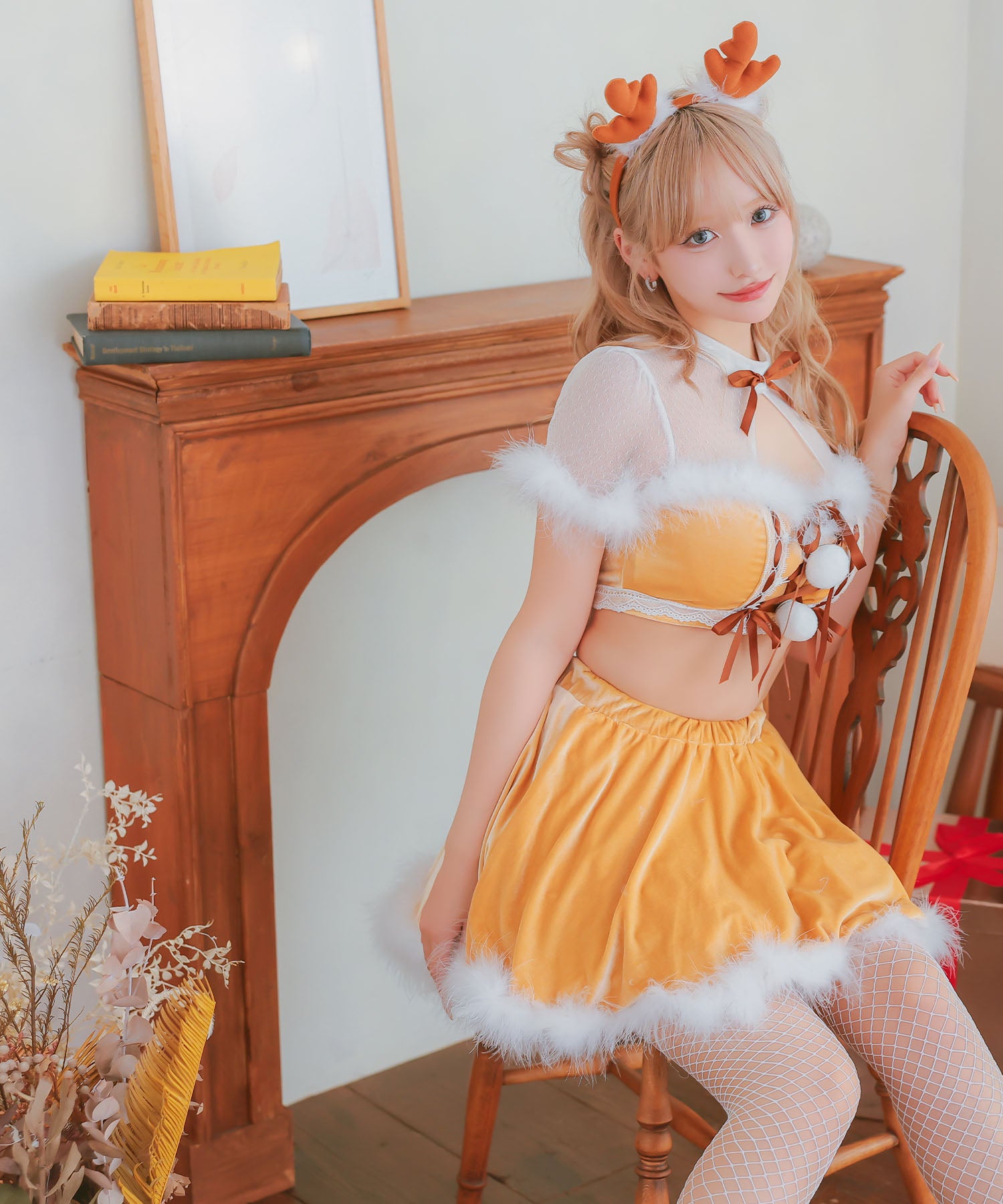 ティカ Tika サンタコス 4点set シアー切り替えレースアップリボンへそ出しセパレートフレアスカートふわふわフェザートナカイアニマルサンタコスプレ