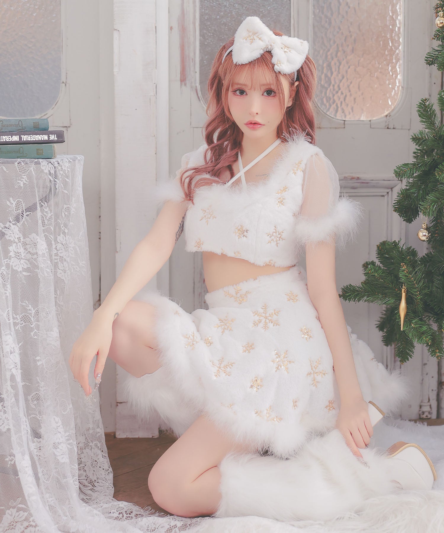 ティカ Tika サンタコス 3点set クロスネックリボンへそ出しセパレートフレアスカートふわもこスパンコールスノウサンタコスプレドレス