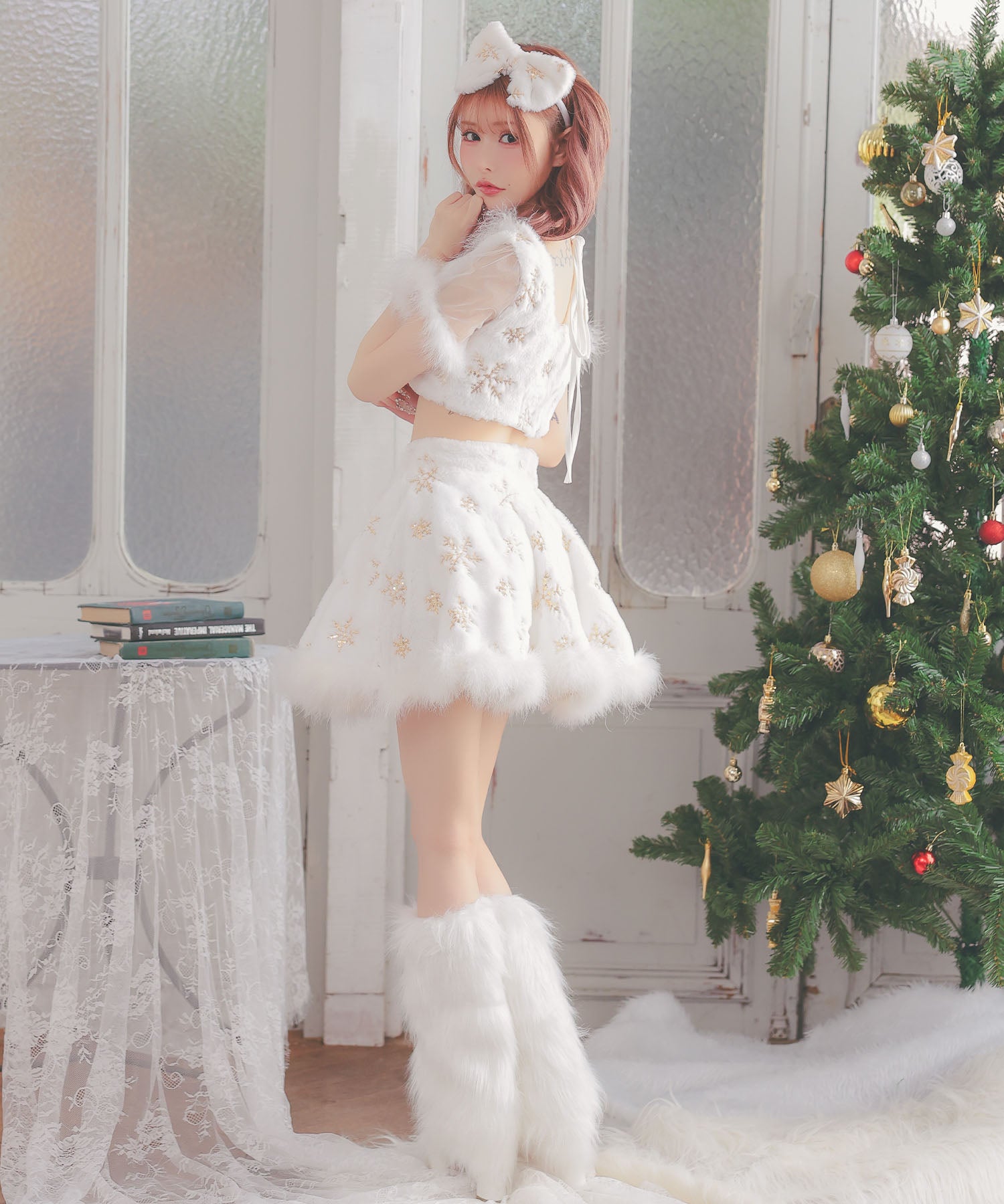ティカ Tika サンタコス 3点set クロスネックリボンへそ出しセパレートフレアスカートふわもこスパンコールスノウサンタコスプレドレス