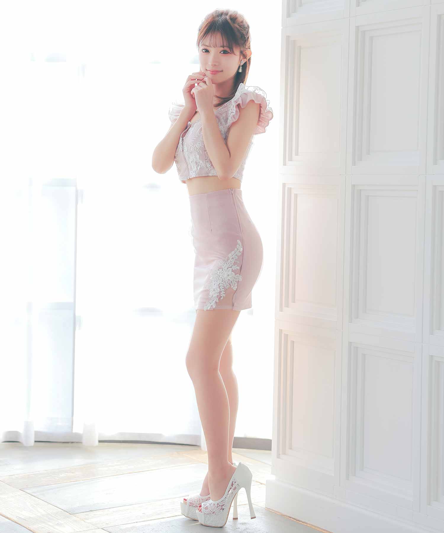 ティカ Tika キャバドレス バストジップフリル袖フェミニンフラワー刺繍セットアップタイトミニドレス