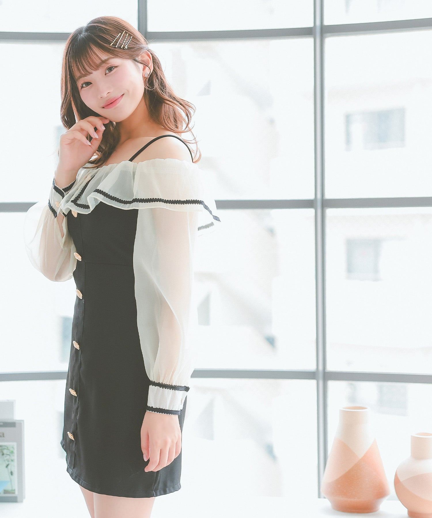 ティカ Tika キャバドレス シアーフリルオープンショルダー切り替えAラインフレア長袖ミニドレス (Sサイズ～XLサイズ) （ブラック） ブラック