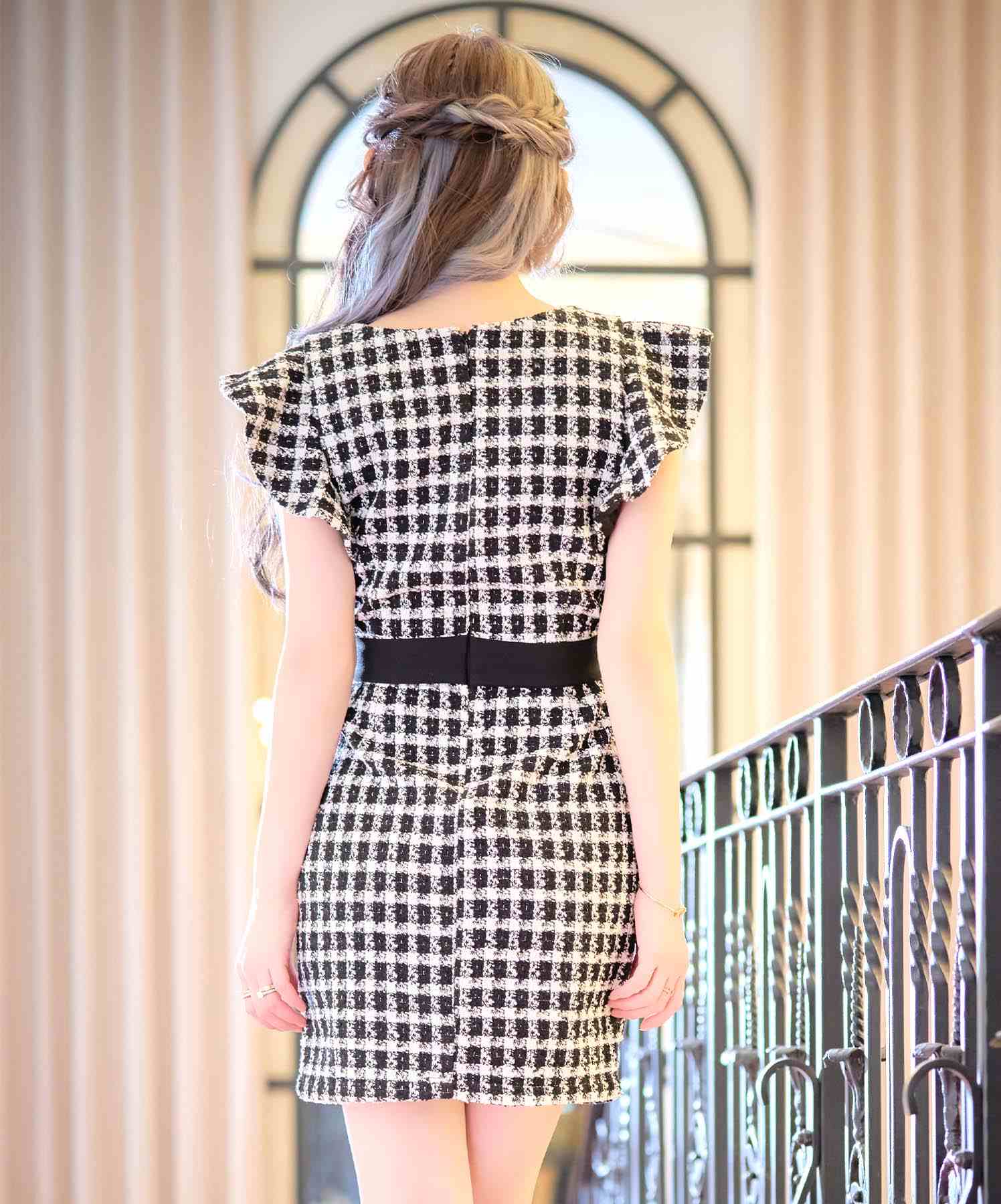 ティカ Tika クロスネックフリル袖ウエストリボンモノトーンツイードタイトミニドレス