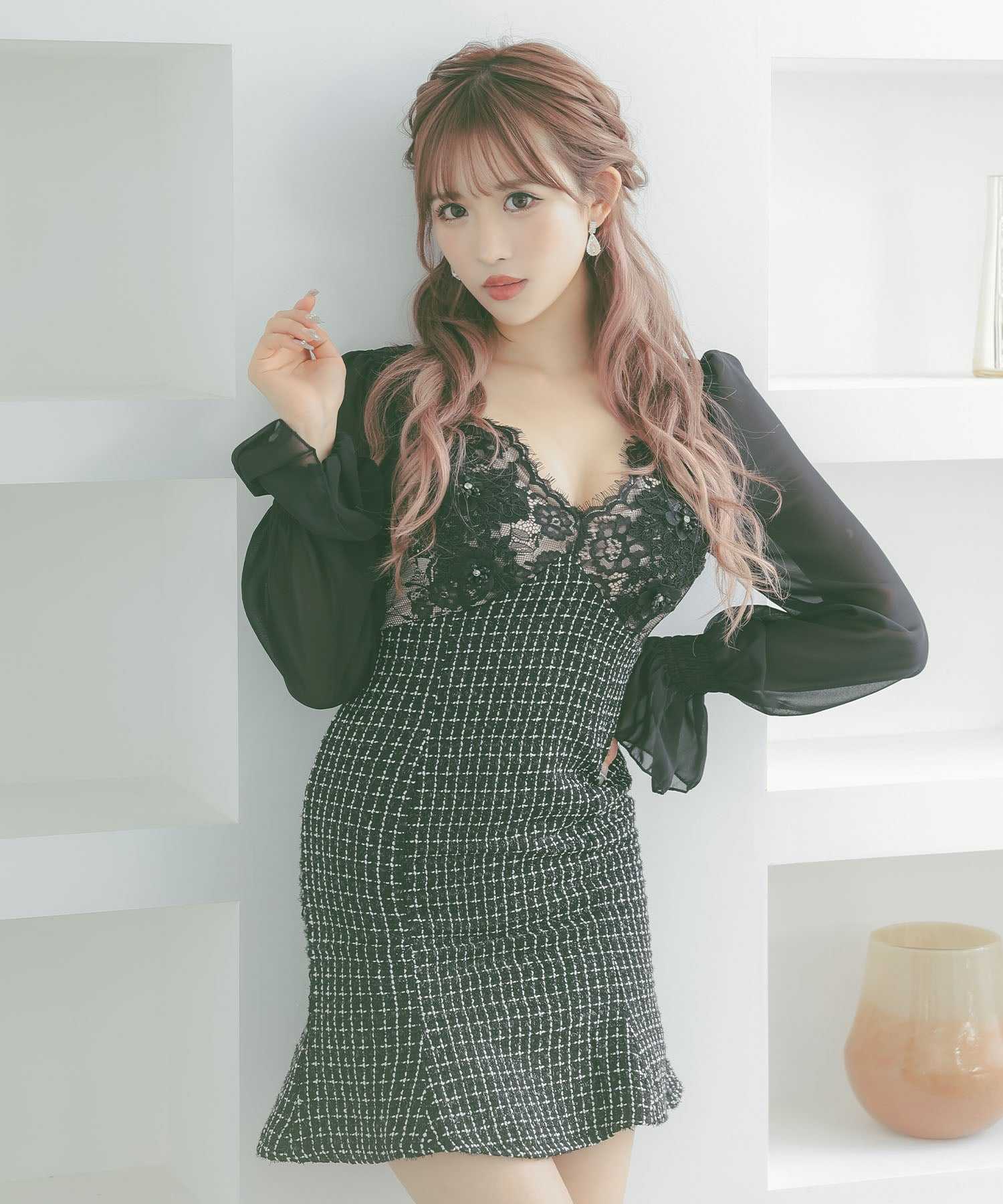 ティカ Tika 長袖シフォンパフスリーブフラワーレースドッキングツイード裾フリルタイトミニドレス