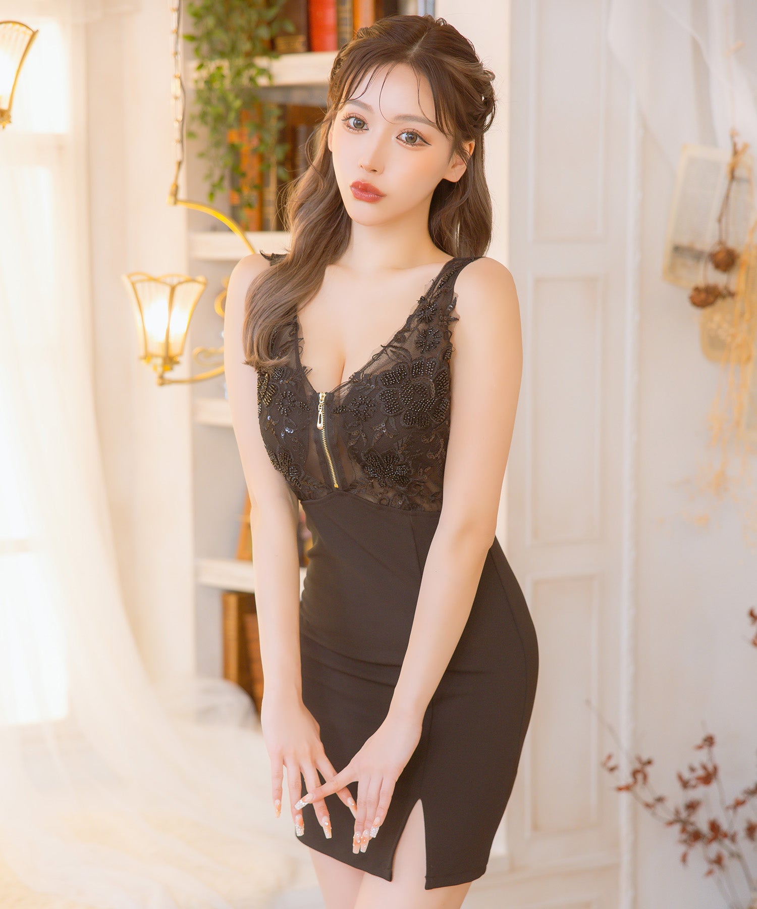 ティカ Tika ノースリーブバストジップシースルーフラワー刺繍切り替えストレッチサイドスリットタイトミニドレス