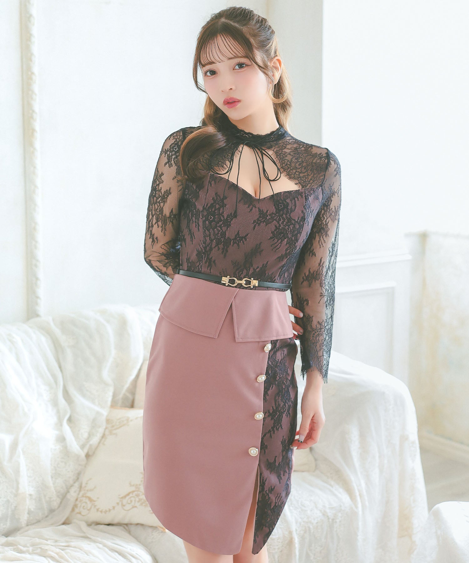 ティカ Tika キャバドレスネックリボン フラワーレース バストカット ペプラム 袖あり 七分袖 谷間魅せ タイトミニドレス （ダスティピンク） ダスティピンク