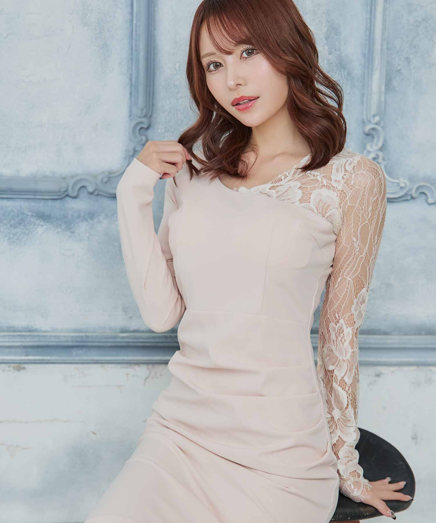 ティカ Tika キャバドレス [Anella/アネラ] 長袖 袖あり レース裾 アシンメトリー タイト膝丈ドレス (Sサイズ～Lサイズ) （ベージュ） ベージュ