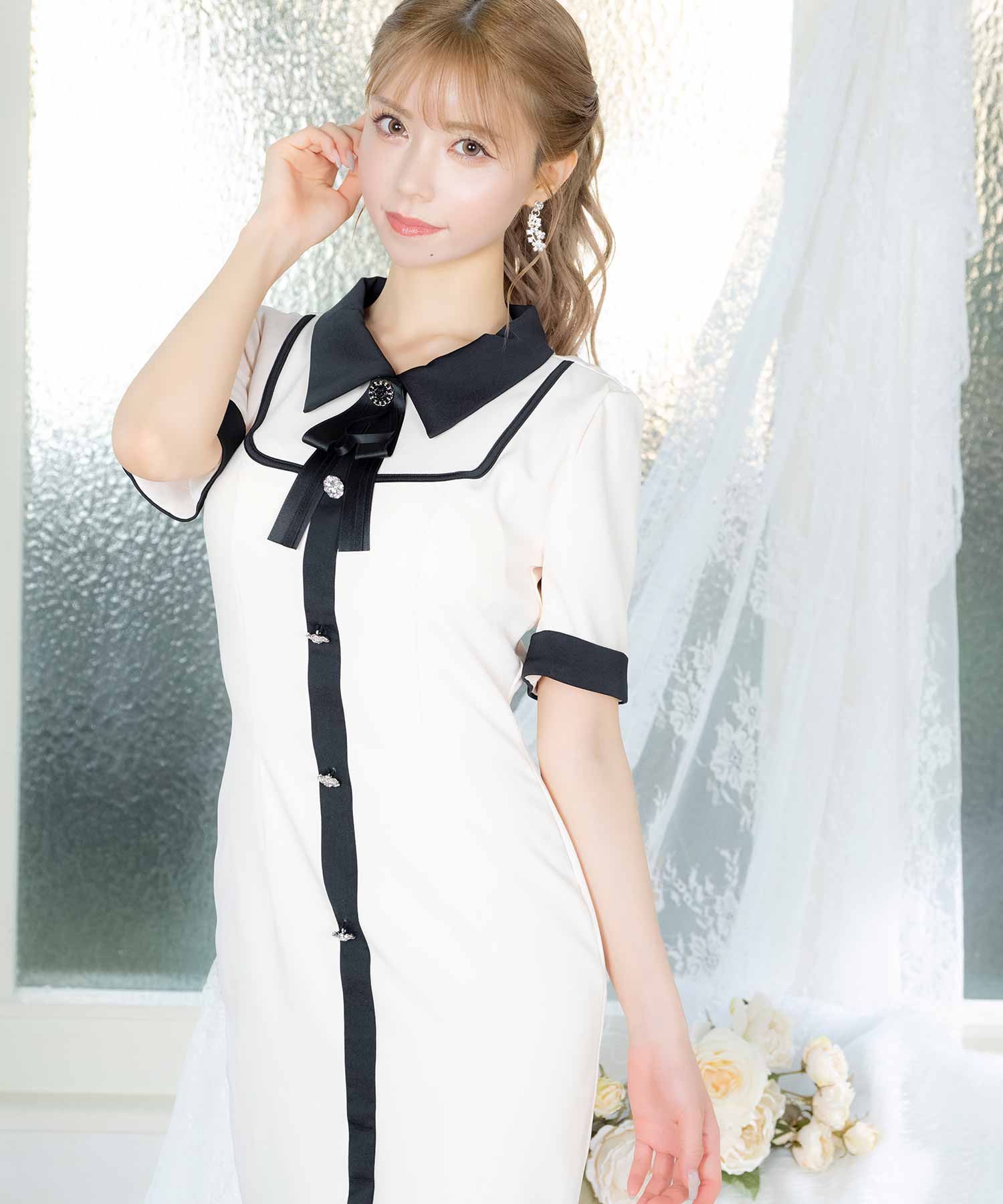 ティカ Tika キャバドレス [Anella/アネラ] 半袖 リボン 襟付き モノトーン タイトミニドレス (Sサイズ/Mサイズ) （クリーム） クリーム