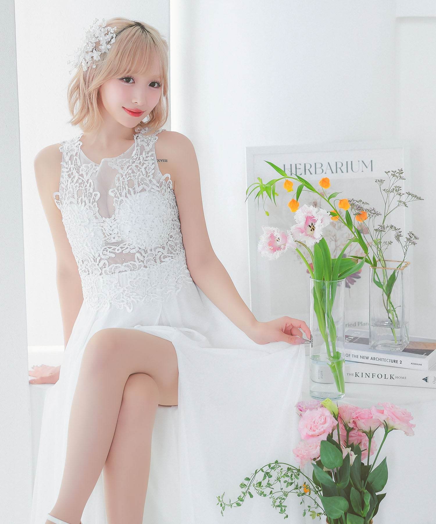 ティカ Tika キャバドレス 刺繍×ビジューレースノースリーブ肌魅せスリットハイウエスト切替Aラインロングドレス (Sサイズ～XLサイズ) （ホワイト） ホワイト
