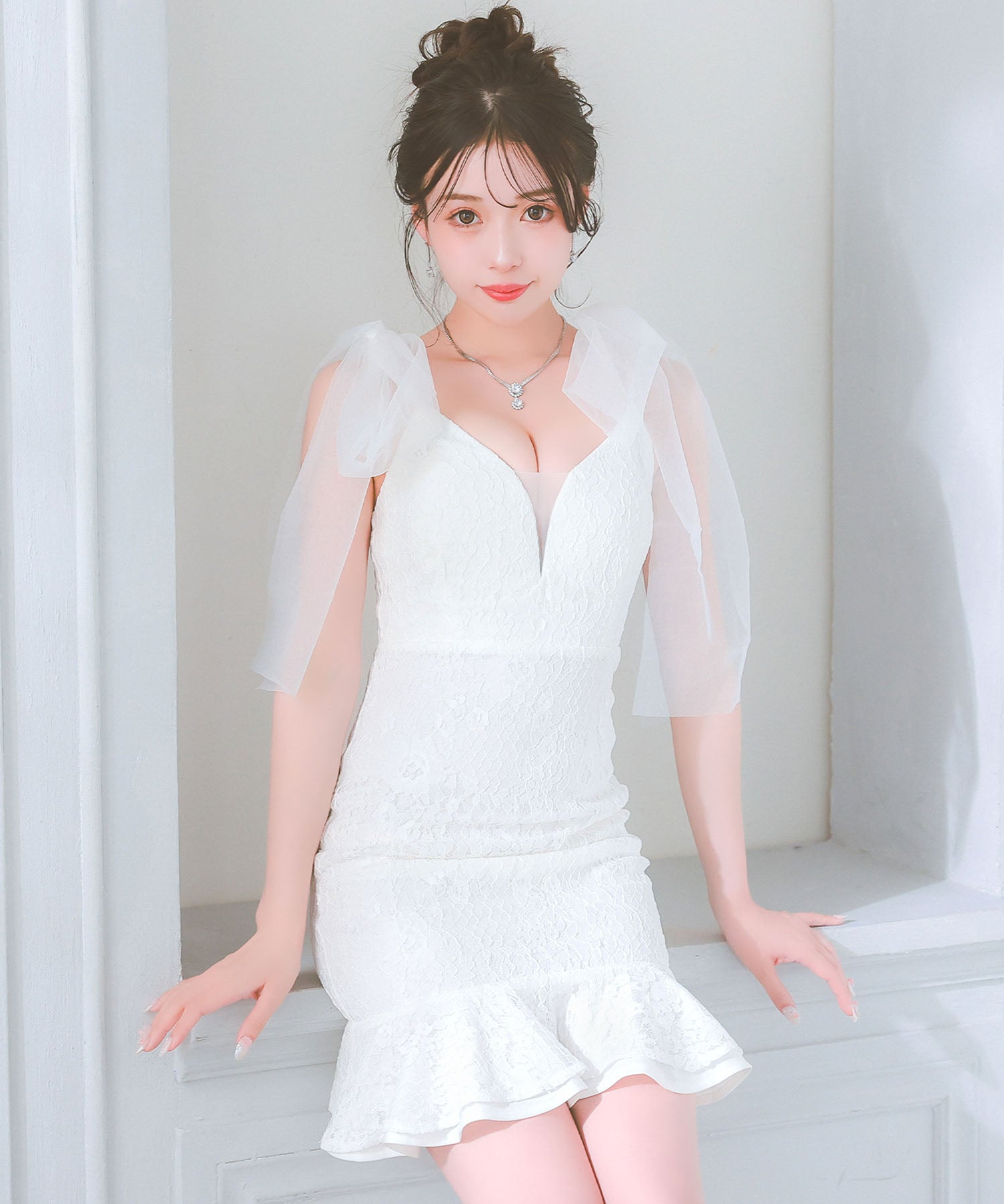 ティカ Tika キャバドレス チュールリボン レイヤード キャミソール 総レース 裾フリル バストシースルー 谷間魅せ タイトミニドレス(Sサイズ～Lサイズ) （ホワイト） ホワイト