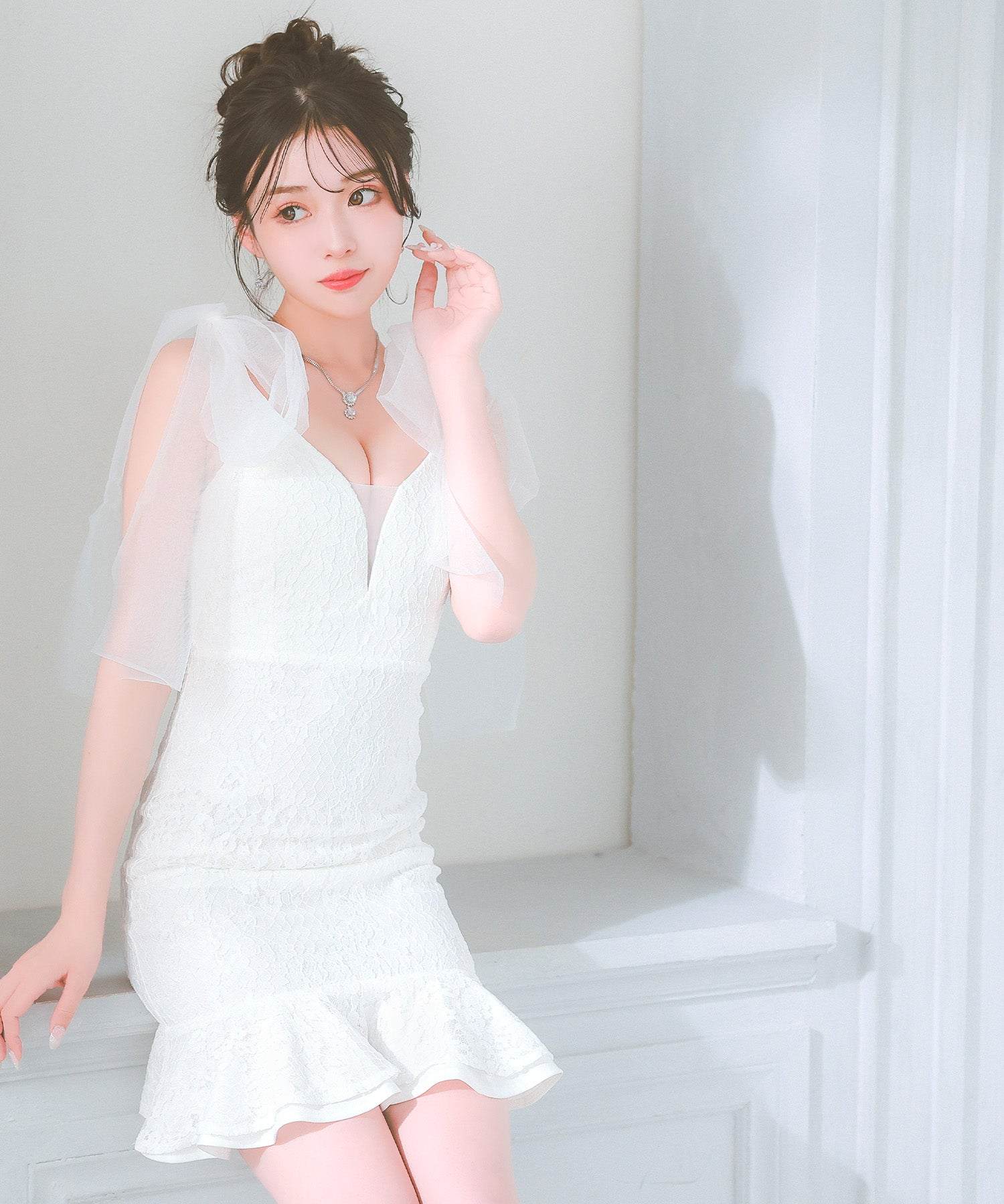 ティカ Tika キャバドレス チュールリボン レイヤード キャミソール 総レース 裾フリル バストシースルー 谷間魅せ タイトミニドレス(Sサイズ～Lサイズ) （ホワイト） ホワイト