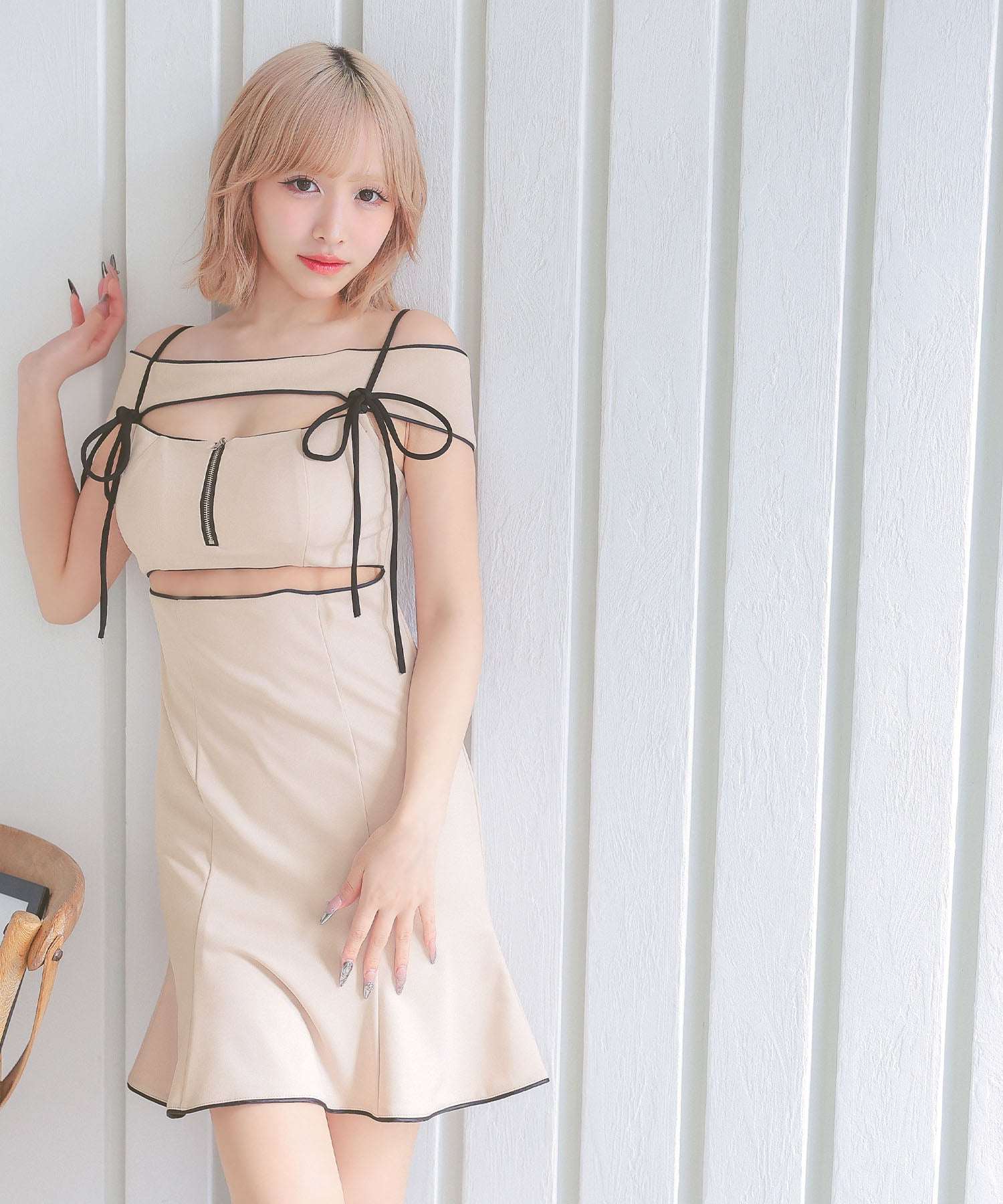 ティカ Tika キャバドレス 肩あき コードリボン バストジップ ウエストカットアウト パイピング フレアミニドレス （ベージュ） ベージュ