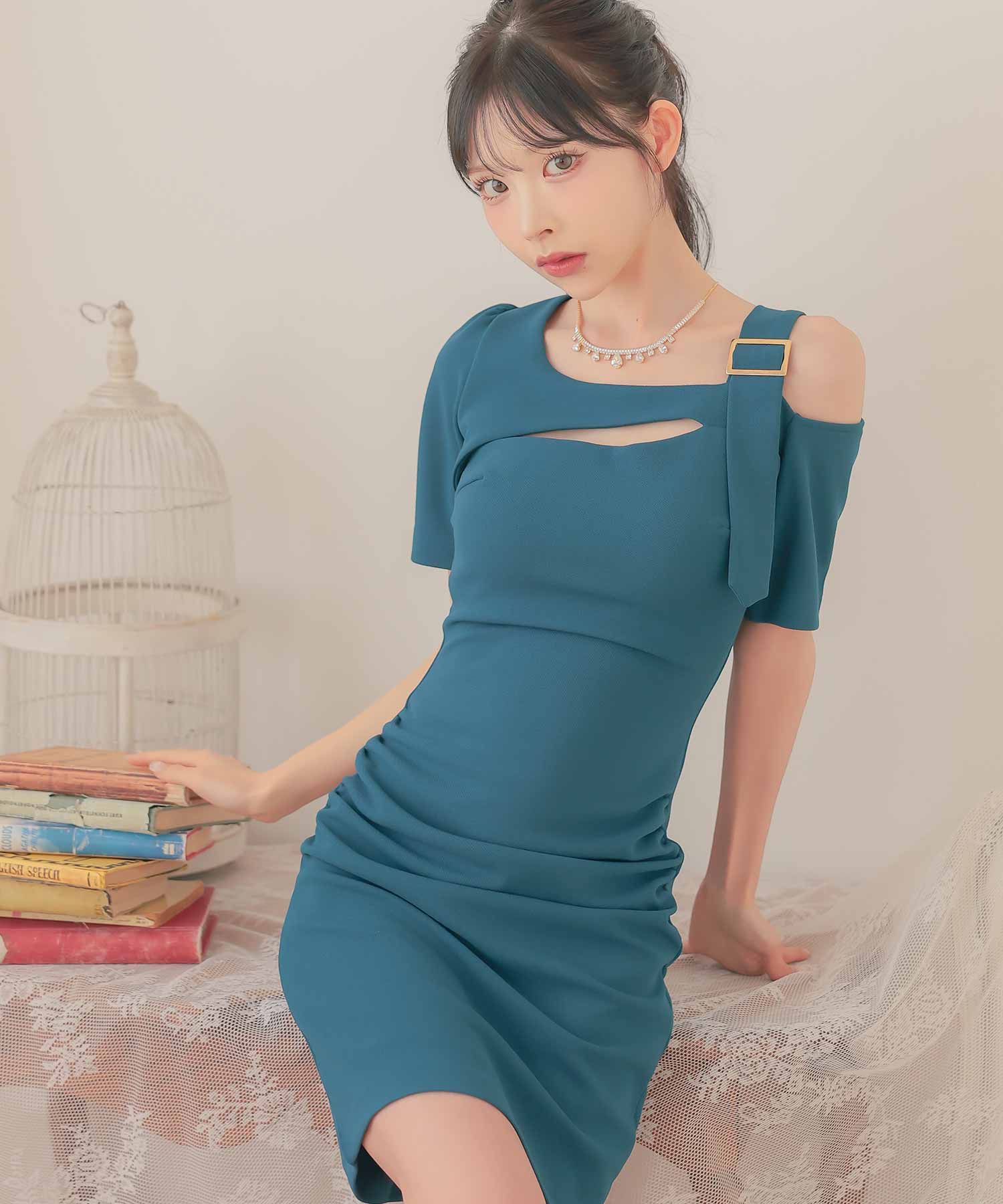 ティカ Tika キャバドレス[韓国ドレス] ワンショルダー風 バストカット アシメショルダー ワンカラー 半袖 タイトミニドレス (Sサイズ～Lサイズ) （ブルーグリーン） ブルーグリーン