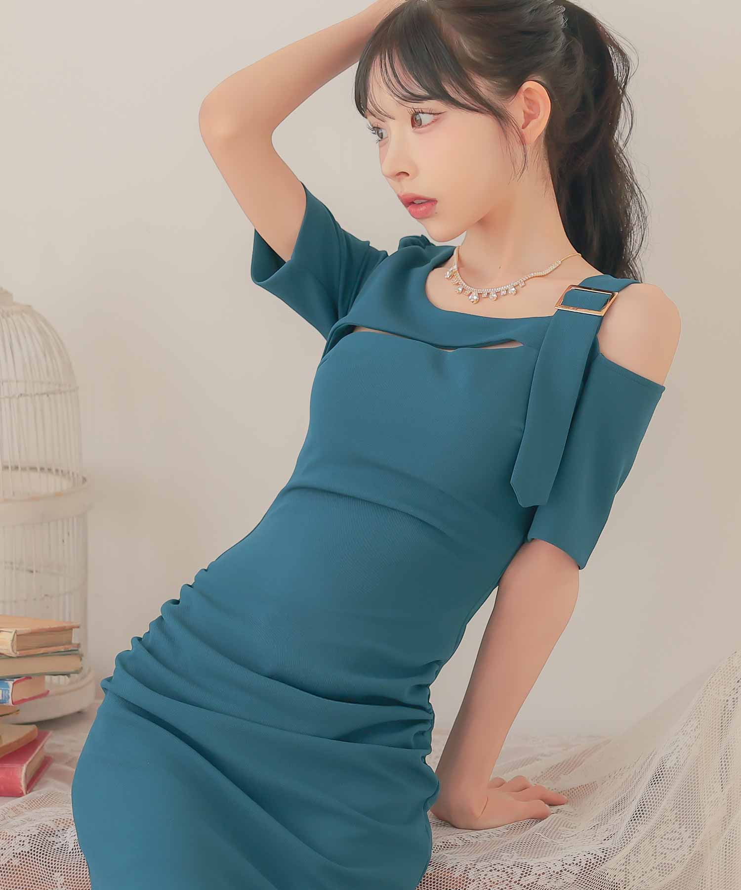 ティカ Tika キャバドレス[韓国ドレス] ワンショルダー風 バストカット アシメショルダー ワンカラー 半袖 タイトミニドレス (Sサイズ～Lサイズ) （ブルーグリーン） ブルーグリーン