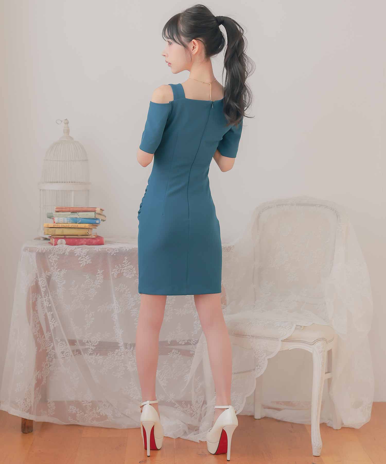 ティカ Tika キャバドレス[韓国ドレス] ワンショルダー風 バストカット アシメショルダー ワンカラー 半袖 タイトミニドレス (Sサイズ～Lサイズ) （ブルーグリーン） ブルーグリーン