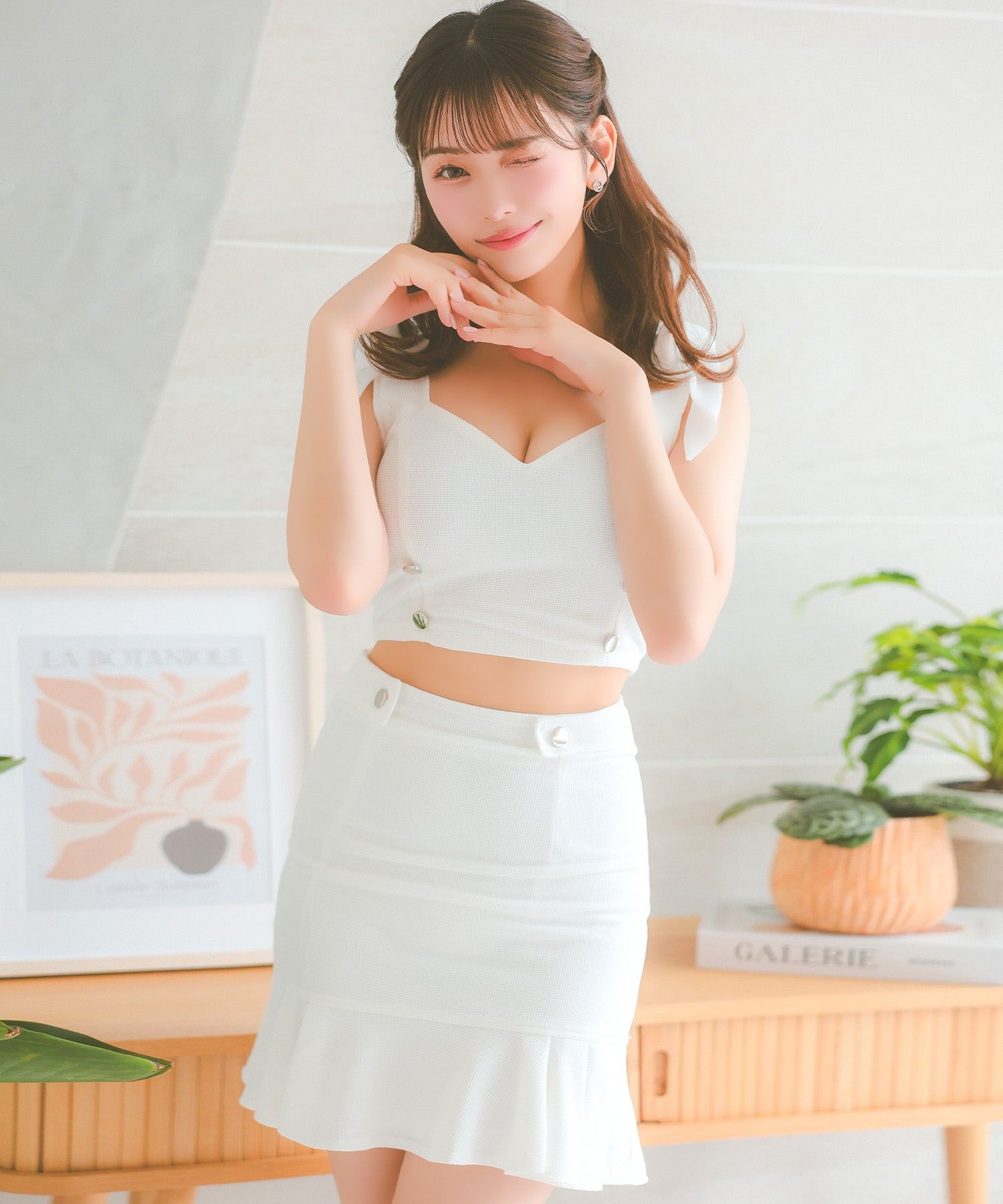 ティカ Tika キャバドレス ノースリーブ リボン ダブルボタン ストレッチ 裾フリル セットアップ 谷間魅せ タイトミニドレス (Sサイズ～XLサイズ) （ホワイト） ホワイト