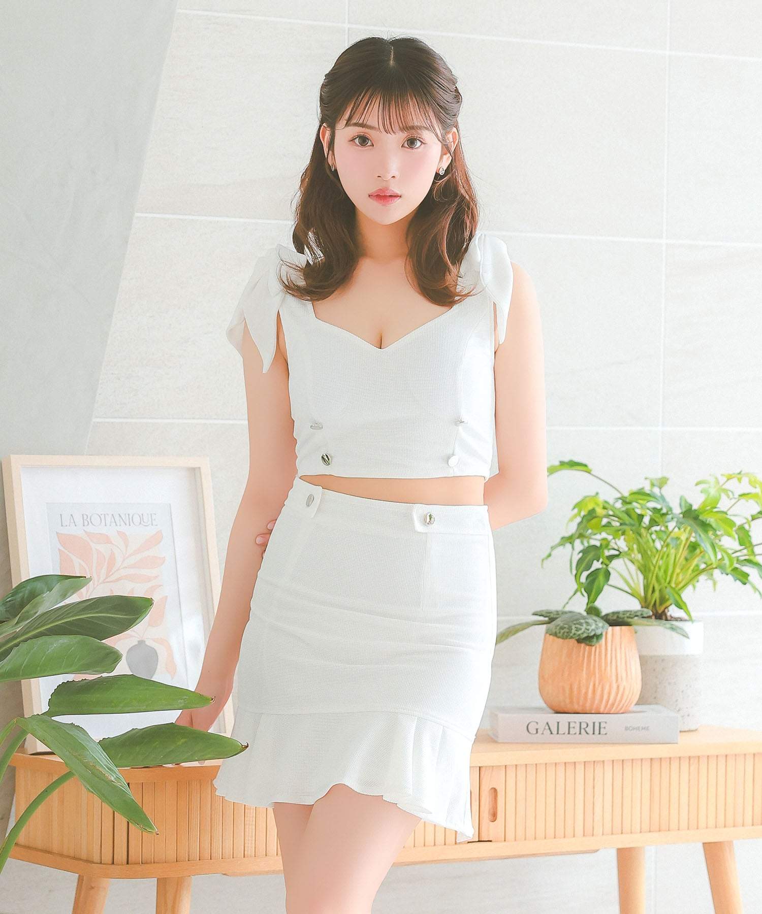 ティカ Tika キャバドレス ノースリーブ リボン ダブルボタン ストレッチ 裾フリル セットアップ 谷間魅せ タイトミニドレス (Sサイズ～XLサイズ) （ホワイト） ホワイト
