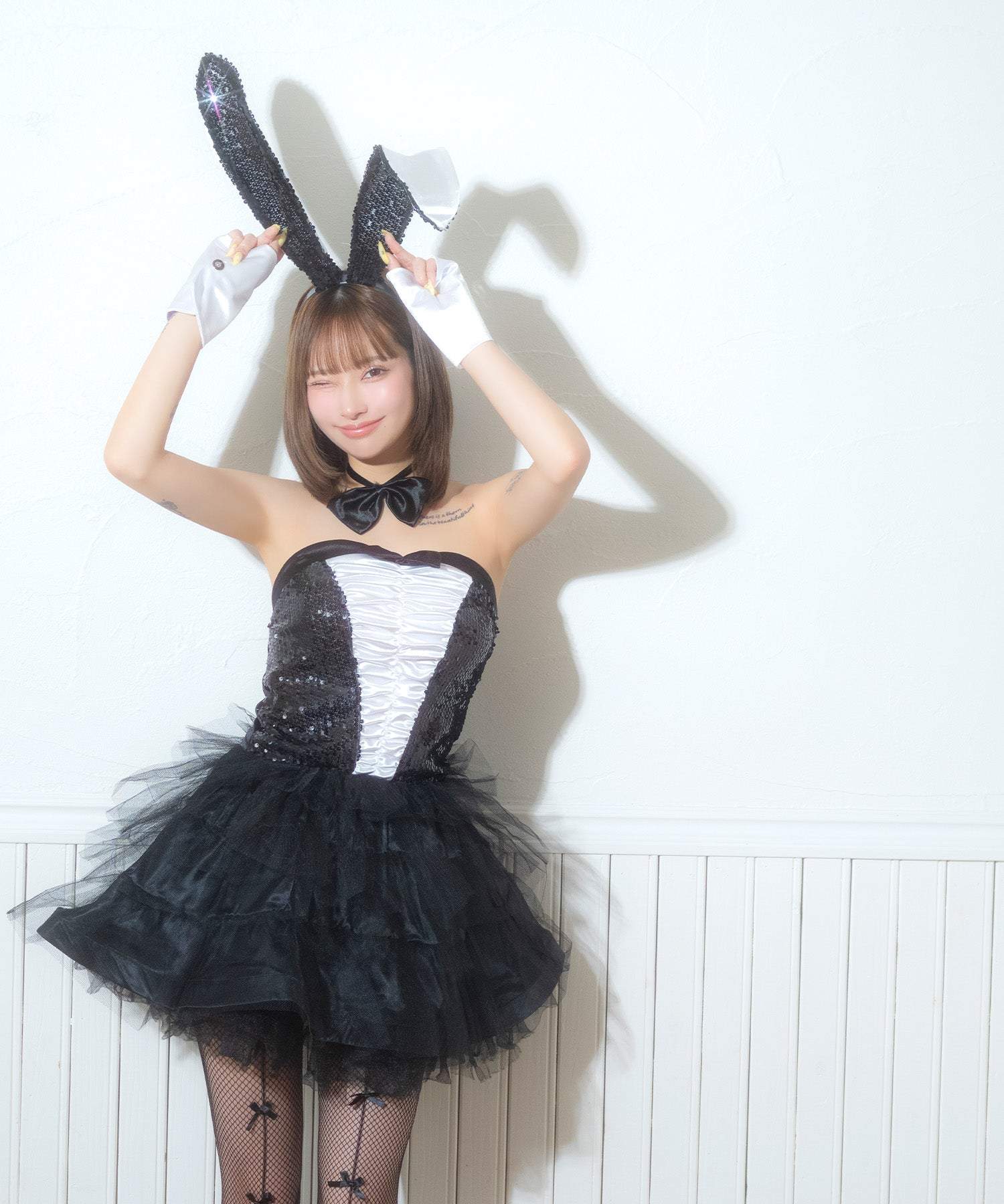 ティカ Tika キラキラスパンコールリボンボリュームミニ丈チュールメイド風バニーガールハロウィンコスプレ衣装4点セット【返品不可商品】（ブラック） ブラック