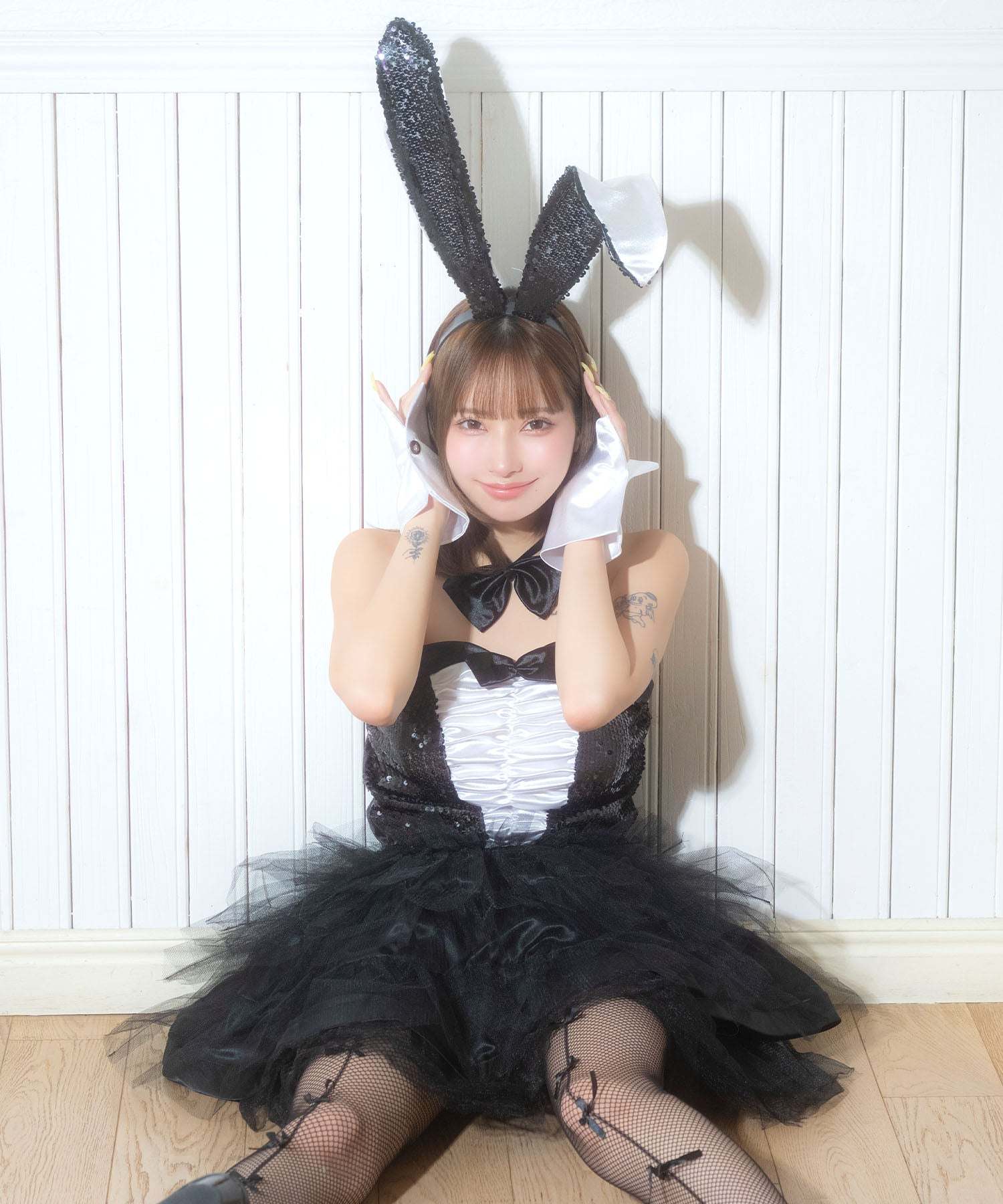 ティカ Tika キラキラスパンコールリボンボリュームミニ丈チュールメイド風バニーガールハロウィンコスプレ衣装4点セット【返品不可商品】（ブラック） ブラック