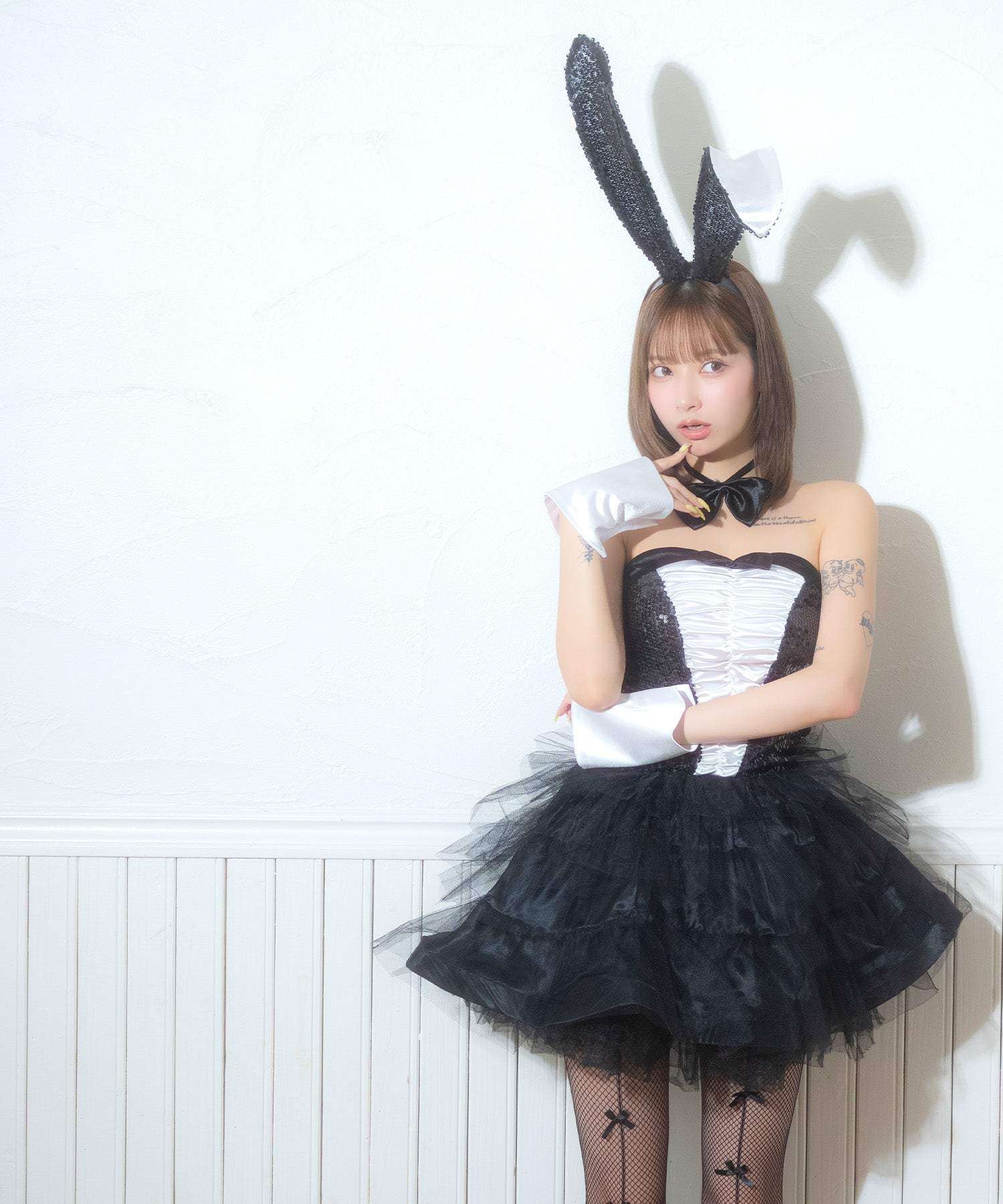 ティカ Tika キラキラスパンコールリボンボリュームミニ丈チュールメイド風バニーガールハロウィンコスプレ衣装4点セット【返品不可商品】（ブラック） ブラック