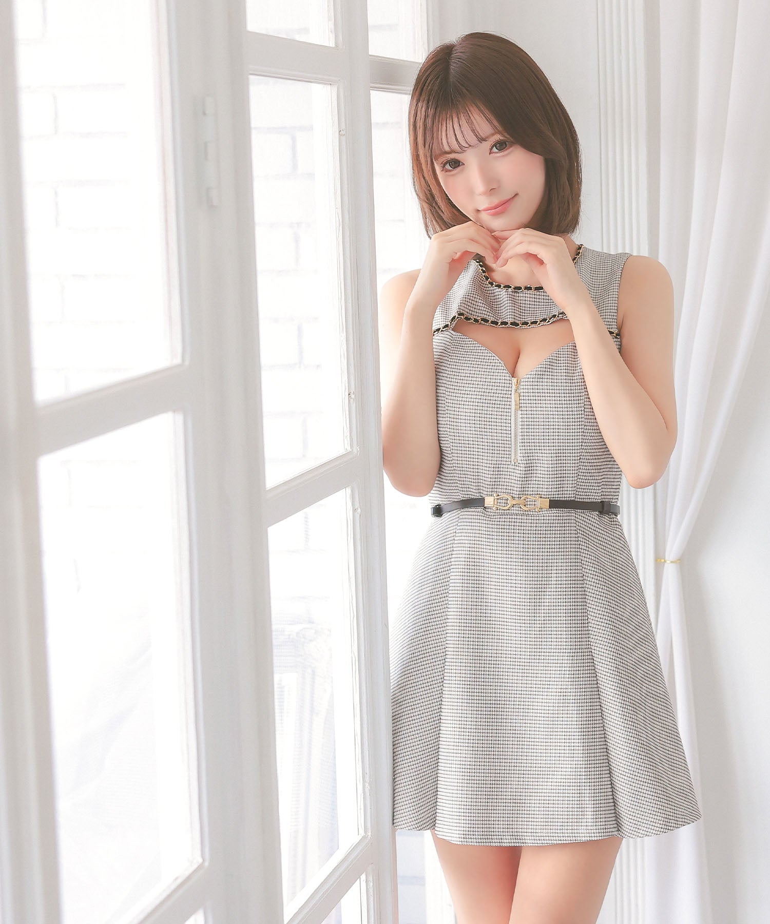 ティカ Tika キャバドレス ノースリーブ チェーンデザイン バストカット ジップ ウエストベルト ボックス フレアミニドレス (Sサイズ～XLサイズ) （ホワイト） ホワイト