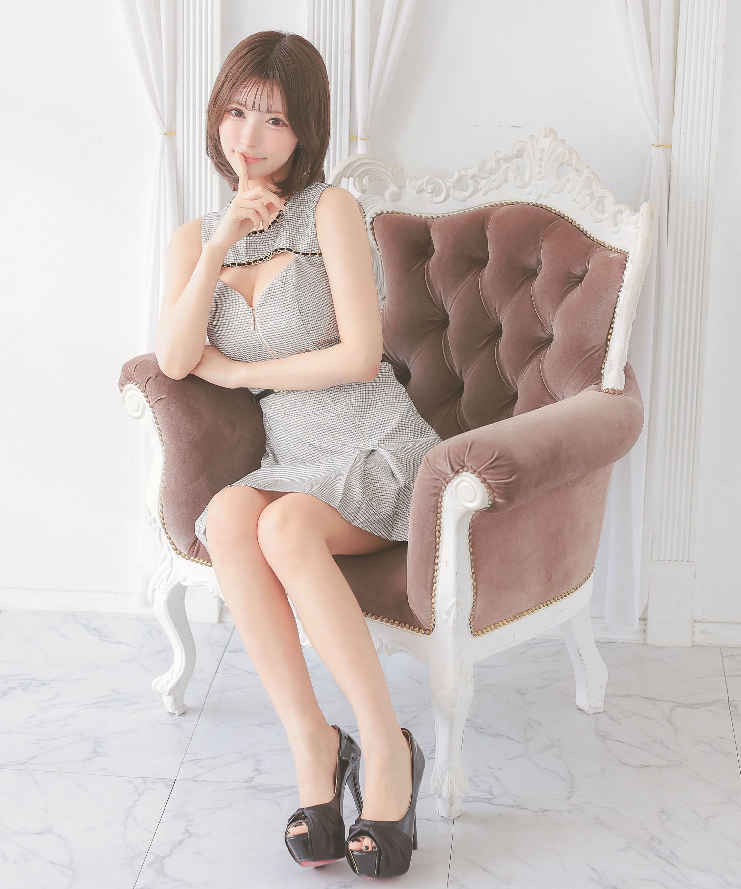 ティカ Tika キャバドレス ノースリーブ チェーンデザイン バストカット ジップ ウエストベルト ボックス フレアミニドレス (Sサイズ～XLサイズ) （ホワイト） ホワイト