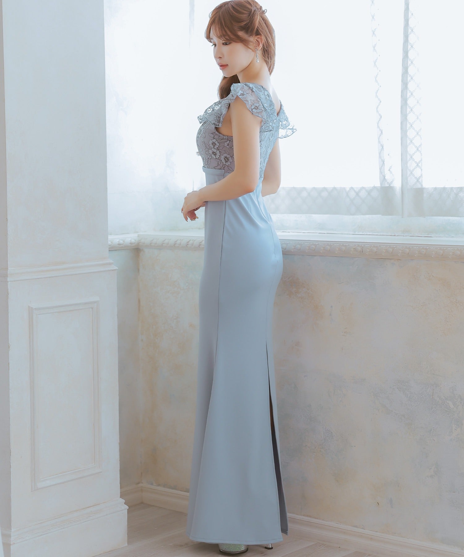 ティカ Tika バックスリットあり フラワーレース フリル袖 バストジップ ストレッチ タイトロングドレス (Sサイズ～XXLサイズ) （ダスティブルー） ダスティブルー