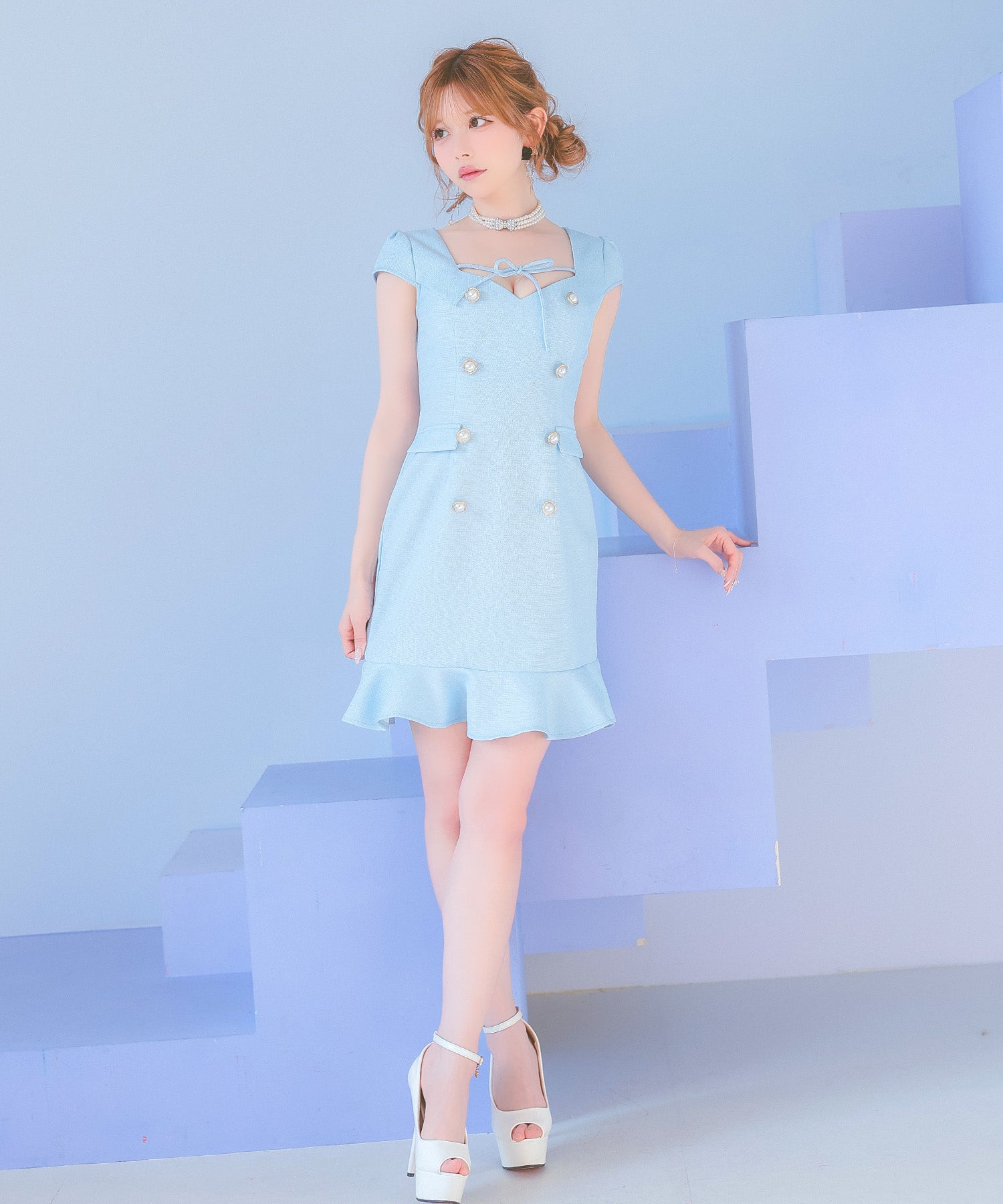 ティカ Tika キャバドレス 半袖 デコルテリボン ダブルパールボタン ツイード 裾フリル タイトミニドレス (Sサイズ～XXXLサイズ) （ライトブルー） ライトブルー