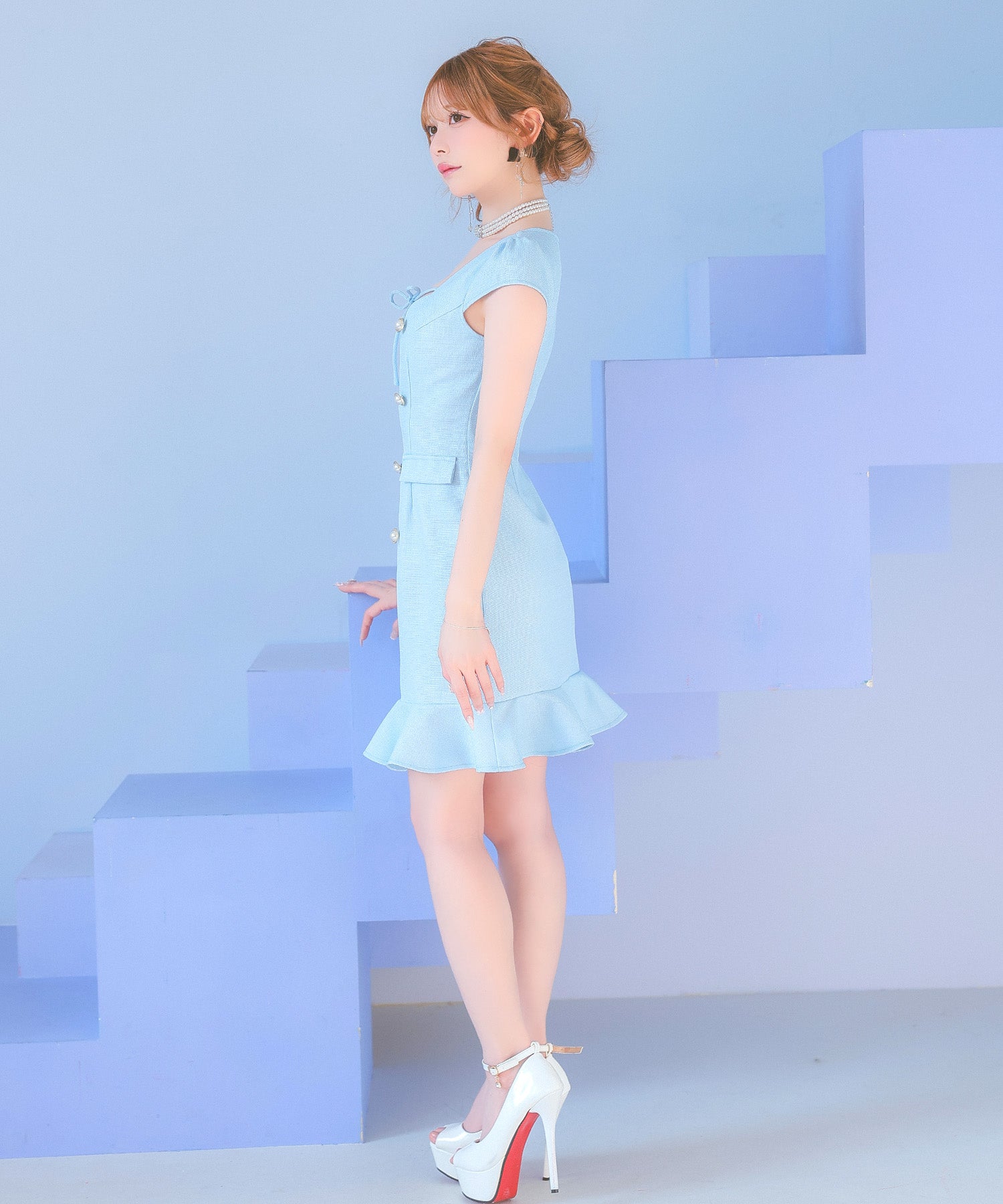 ティカ Tika キャバドレス 半袖 デコルテリボン ダブルパールボタン ツイード 裾フリル タイトミニドレス (Sサイズ～XXXLサイズ) （ライトブルー） ライトブルー