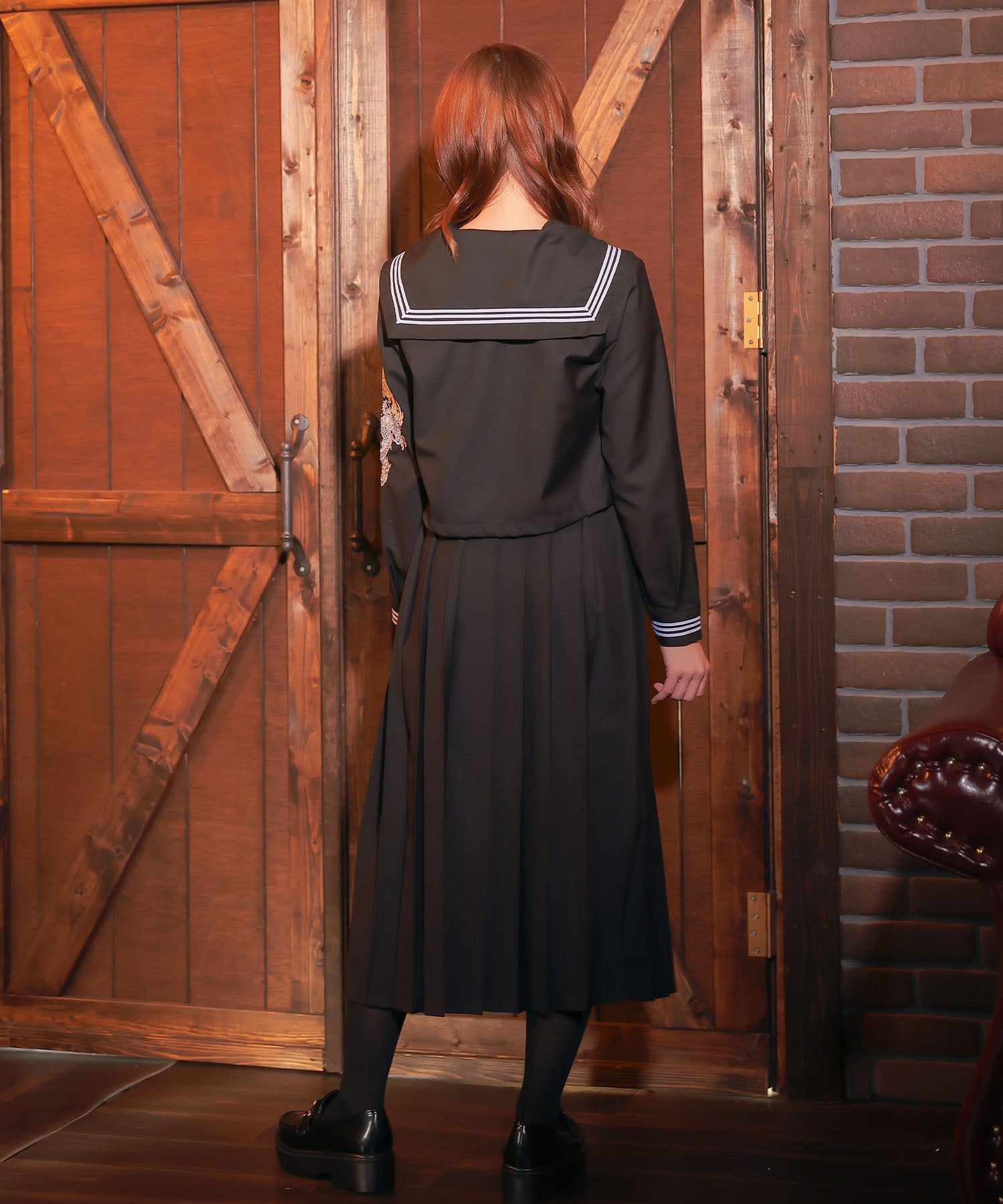 ティカ Tika コスプレ かわいい スケバン風 袖あり 体型カバー 龍刺繍入り ロング丈 セーラー服 [4点セット] (セーラー服上下/スカーフ/ソックス) （ブラック×ホワイト） ブラック×ホワイト