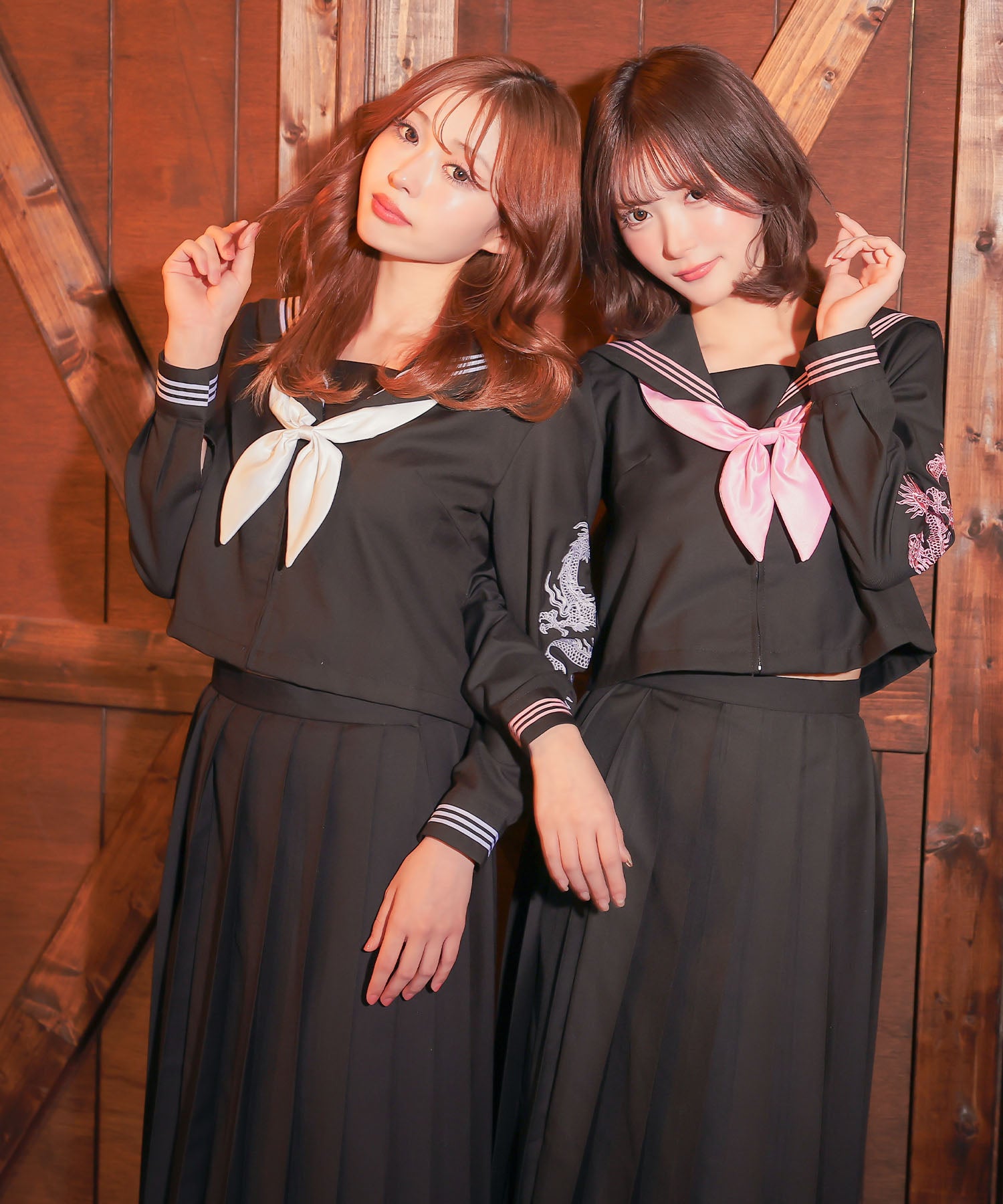 ティカ Tika コスプレ かわいい スケバン風 袖あり 体型カバー 龍刺繍入り ロング丈 セーラー服 [4点セット] (セーラー服上下/スカーフ/ソックス) （ブラック×ホワイト） ブラック×ホワイト
