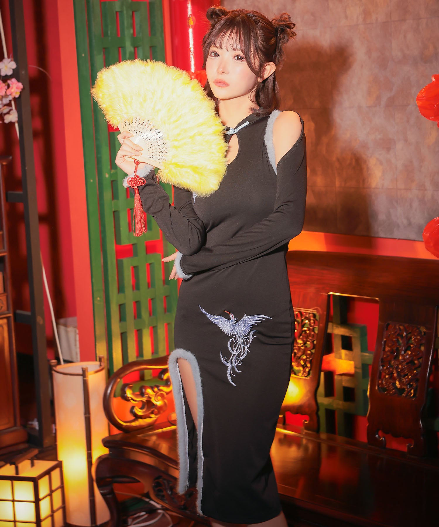 ティカ Tika コスプレ セクシー 刺繍入り フェザー タイト 体型カバー 袖あり ロング丈 スリット ツイン チャイナ服【返品不可商品】 （ブラック） ブラック