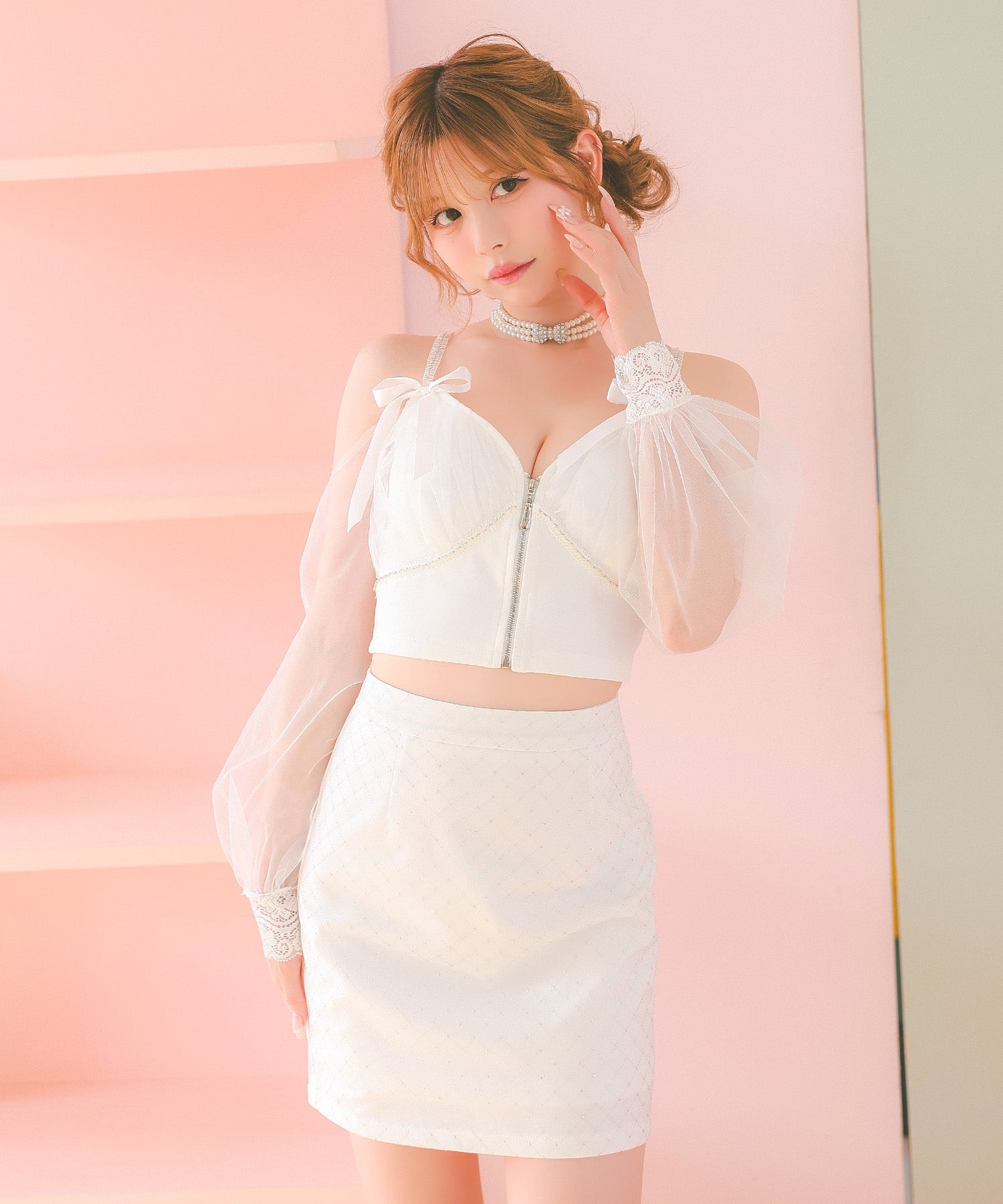 ティカ Tika キャバドレス 袖あり シアー長袖 肩あき フロントジップ リボン セットアップ 谷間魅せ ビジュー タイトミニドレス (Sサイズ～XLサイズ) （ホワイト） ホワイト