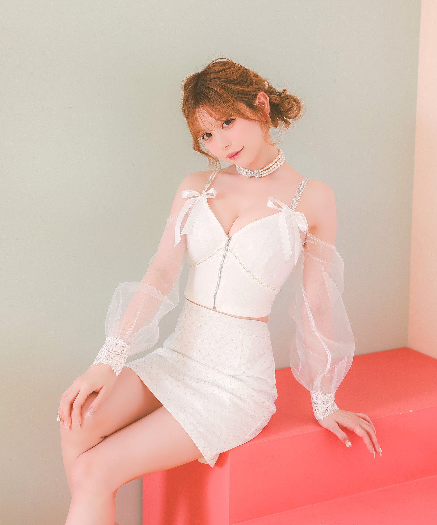 ティカ Tika キャバドレス 袖あり シアー長袖 肩あき フロントジップ リボン セットアップ 谷間魅せ ビジュー タイトミニドレス (Sサイズ～XLサイズ) （ホワイト） ホワイト