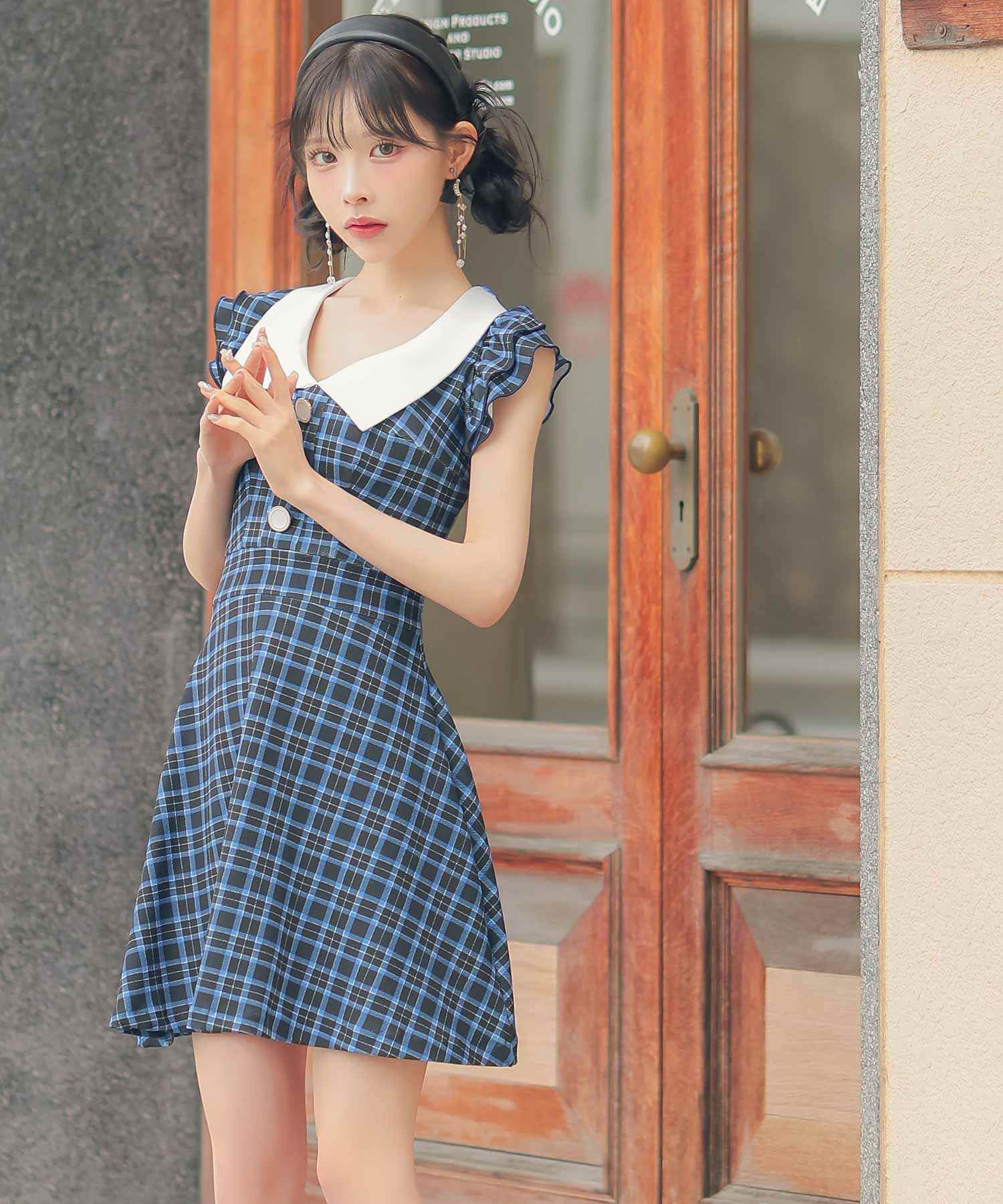 ティカ Tika キャバドレス [韓国ドレス] 襟付き ノースリーブ フリル袖 チェック柄 フレアミニドレス (Sサイズ～Lサイズ) （ブルー） ブルー