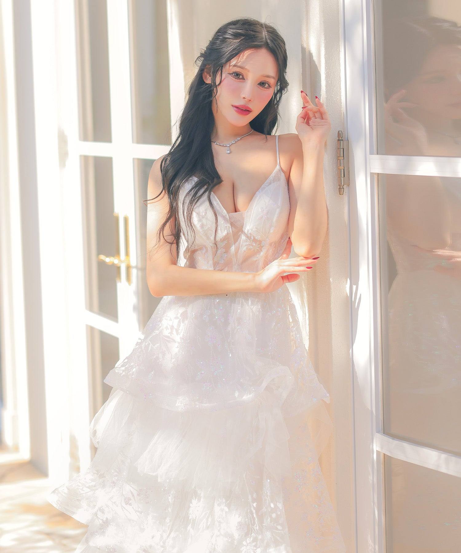 ティカ Tika キャバドレス  Aライン ロングドレス 谷間 バストシースルー 大きいサイズ レース 大人 セクシー キャミソール オーロラスパンコール ティアード （ホワイト） ホワイト
