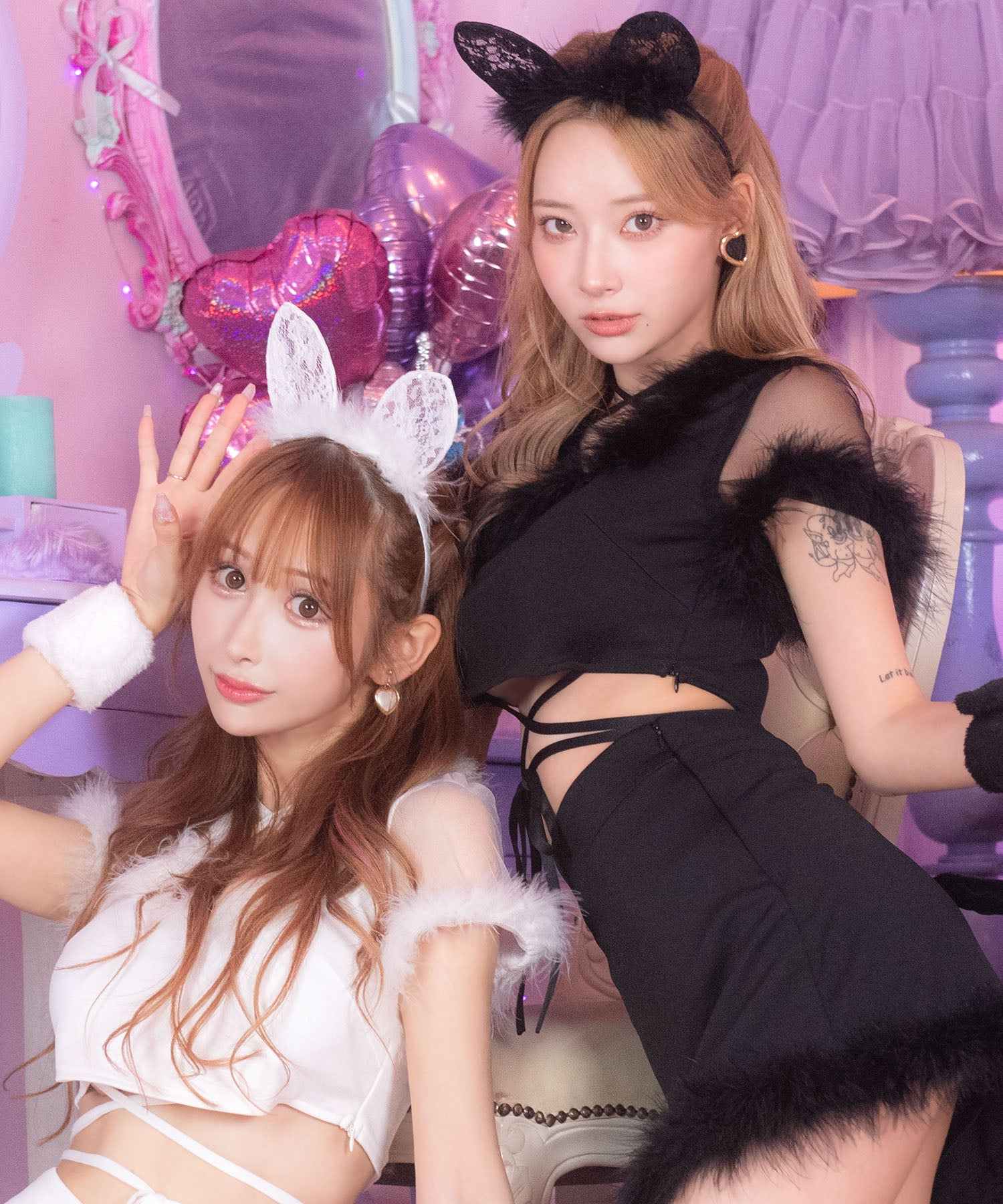 ティカ Tika ハロウィン  コスプレ フェザー付きクロスコードセットアップ映え白猫&黒猫セクシーアニマル【返品不可商品】