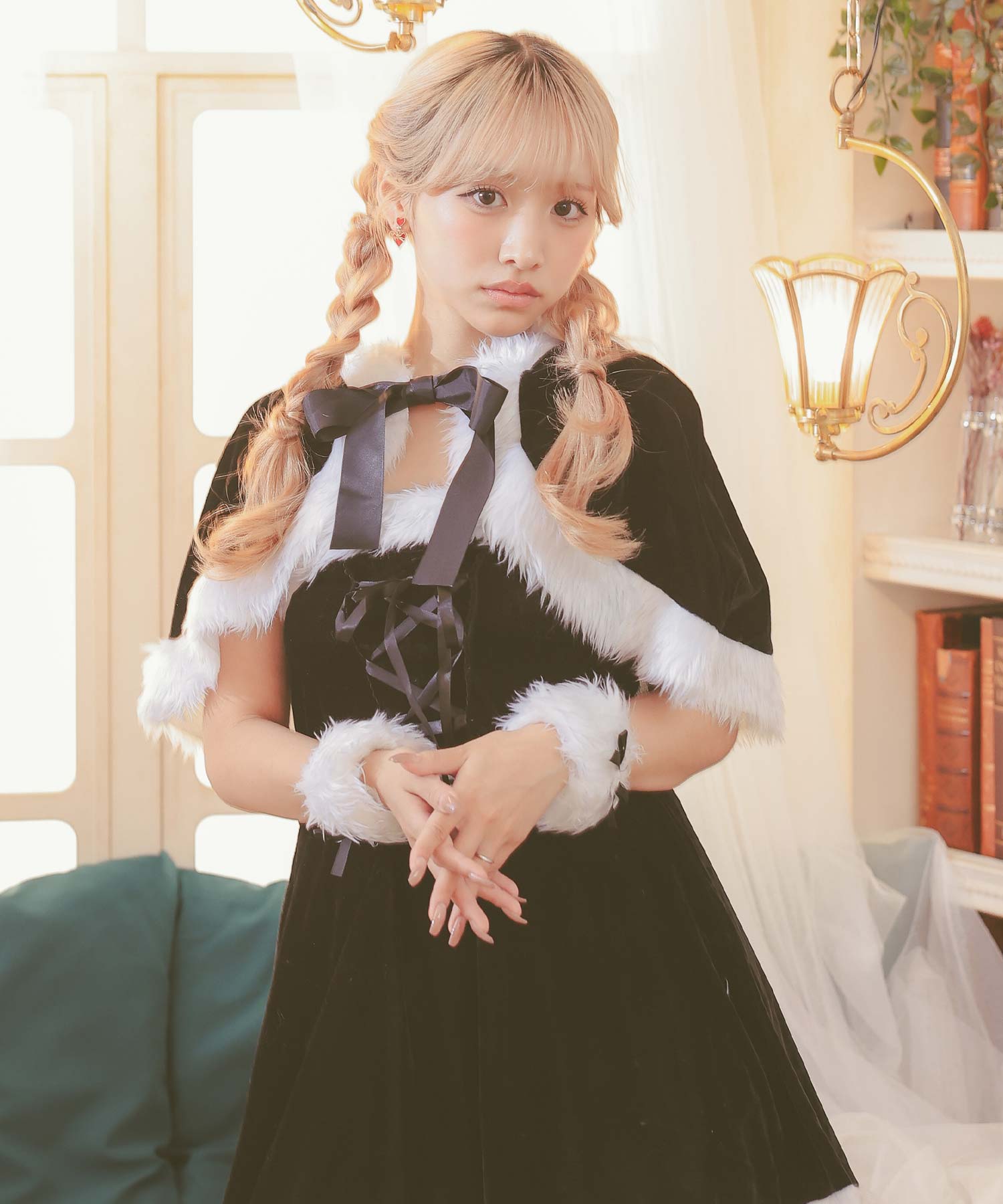 ティカ Tika サンタコス 4点set ケープ付きふわふわファーレースアップフレアスカートガーリー猫アニマルサンタコスプレ【返品不可商品】,ブラック
