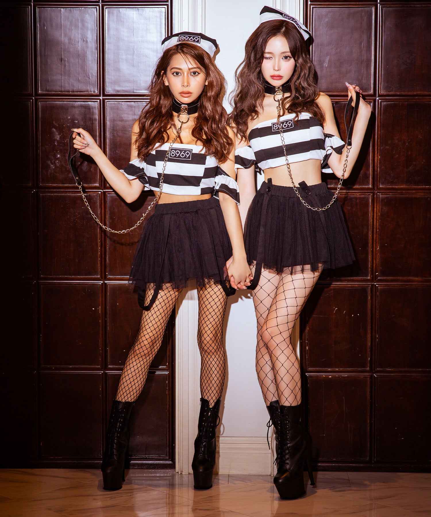 ティカ Tika ハロウィン  コスプレ へそ出しサスペンダー付きチュールフレアスカートセクシーペア囚人 [4点セット]  【返品不可商品】 （ホワイト×ブラック） ホワイト×ブラック