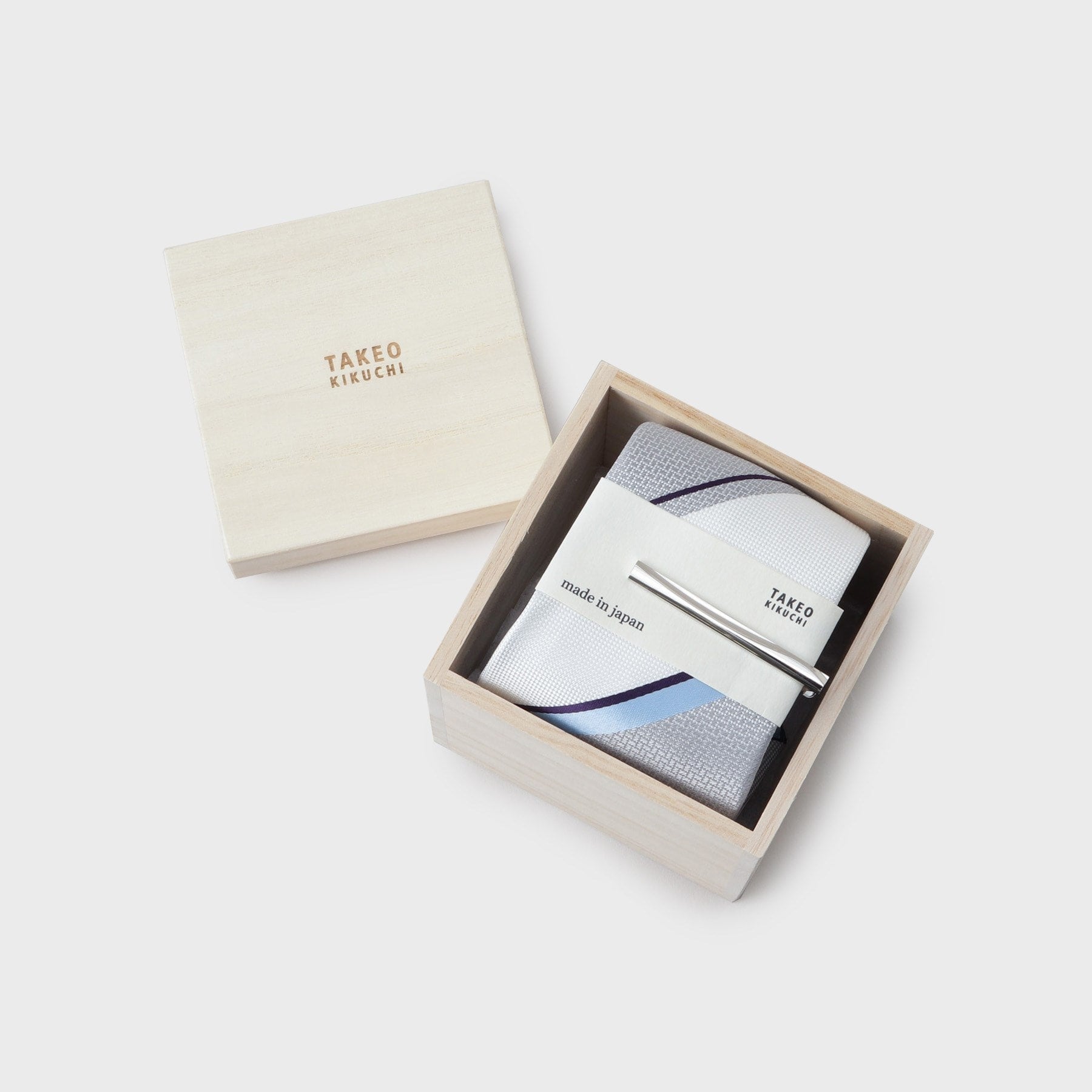 タケオキクチ TAKEO KIKUCHI 【MADE IN JAPAN】 桐箱BOX入り ネクタイ&タイバーセット （ライトブルー(091)） ライトブルー(091)