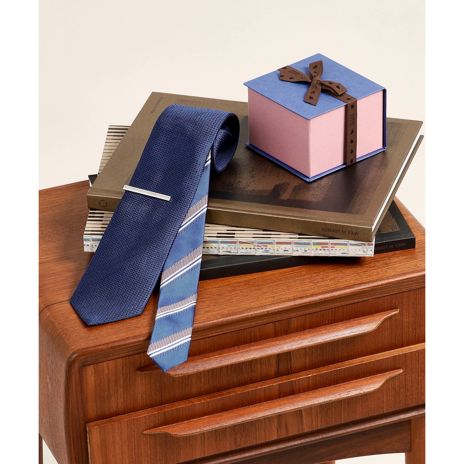 TAKEO KIKUCHI Plain Tie &amp; Tie Bar Color Box Set